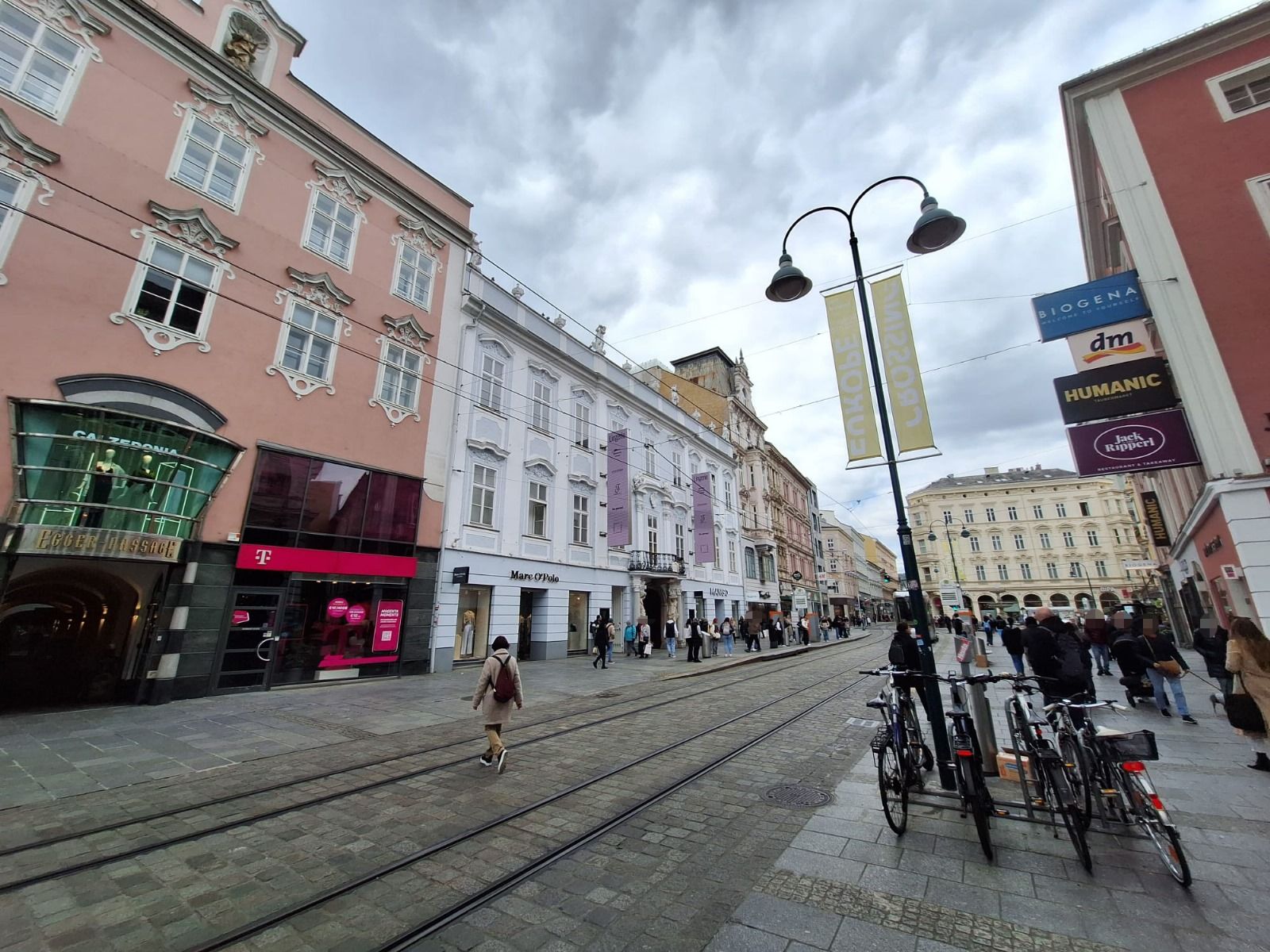 An einigen Standorten in der Linzer Innenstadt sollen angeblich Störgeräuschsender installiert sein – unter anderem im Einkaufszentrum Linzerie.