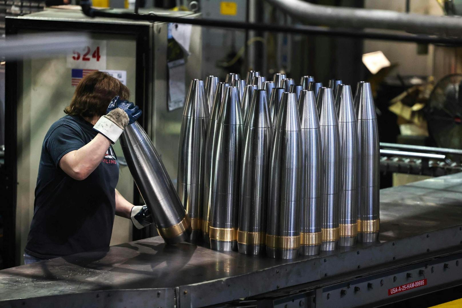 Die Maschinen, die hier Munition auf dem neusten Stand herstellen, sind teilweise bereits mehrere Jahrzehnte alt.