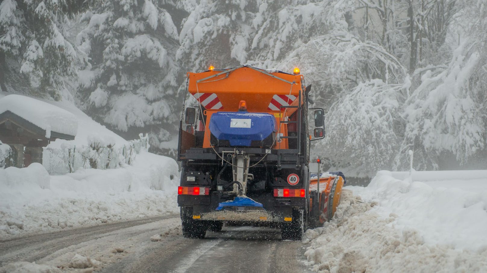 Kaltfront bringt Schnee und Eis-Regen nach Österreich