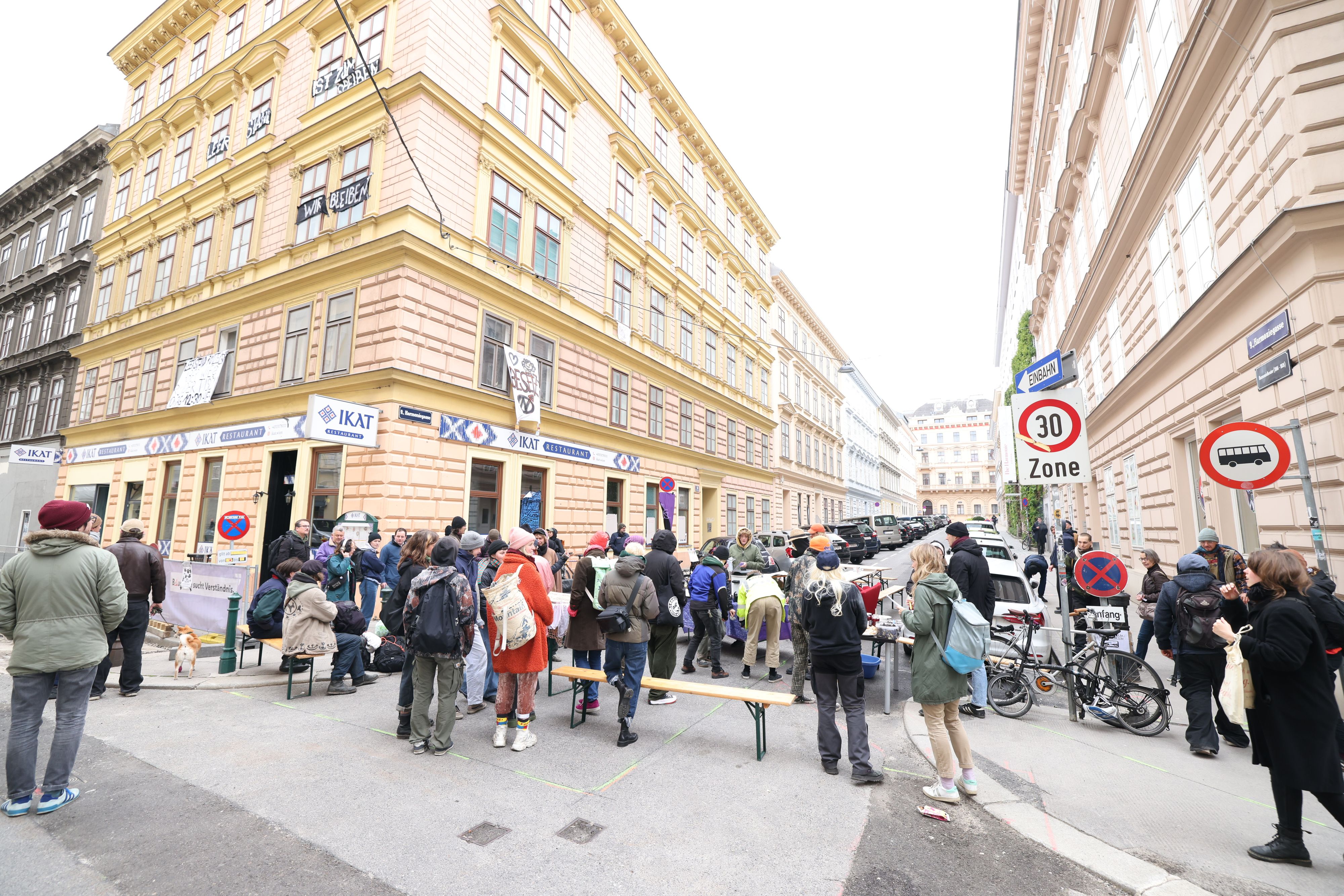 Besetztes Haus in der Harmoniegasse in Wien-Alsergrund. 