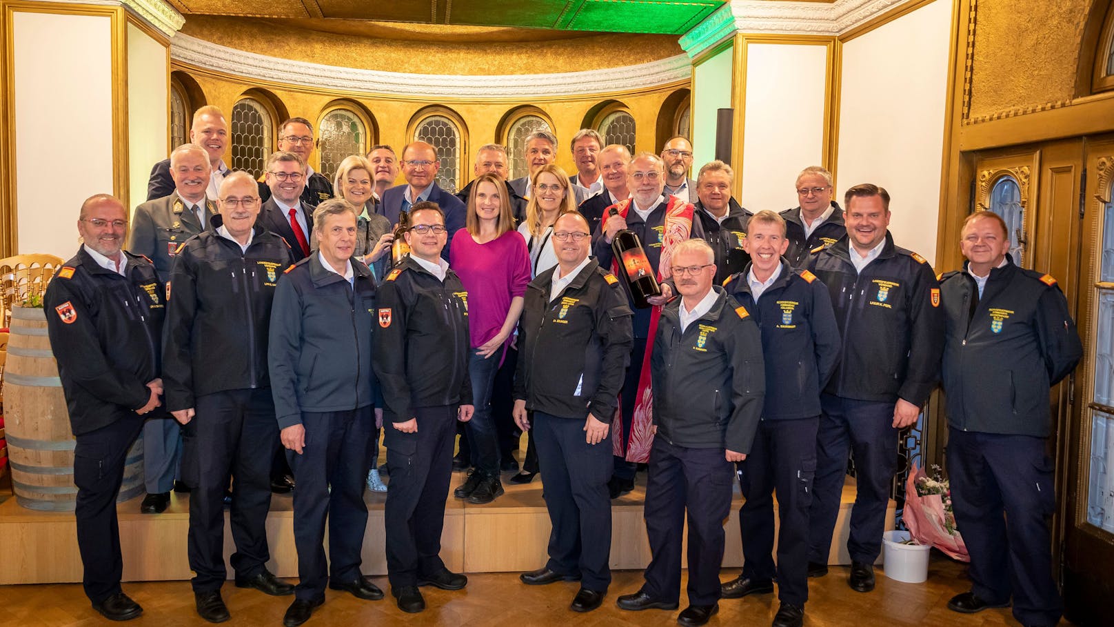 NÖ Feuerwehr-Funktionäre und Politik feierten gemeinsam die Prämierung des Weines.