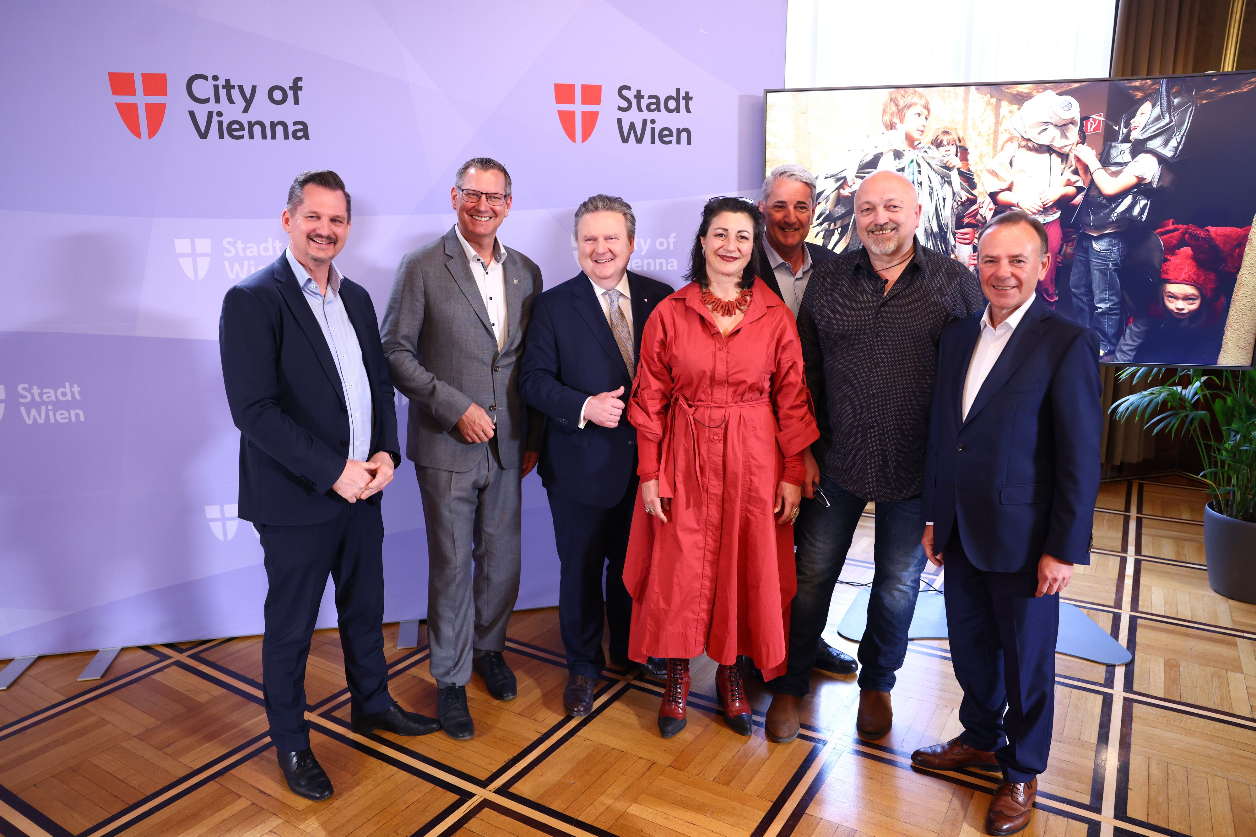 Bezirksvorsteher Favoriten Marcus Franz, Bezirksvorsteher Floridsdorf Georg Papai, Bürgermeister Michael Ludwig, Kulturstadträtin Veronica Kaup-Hasler, Bezirksvorsteher Donaustadt Ernst Nevrivy, Leiter 