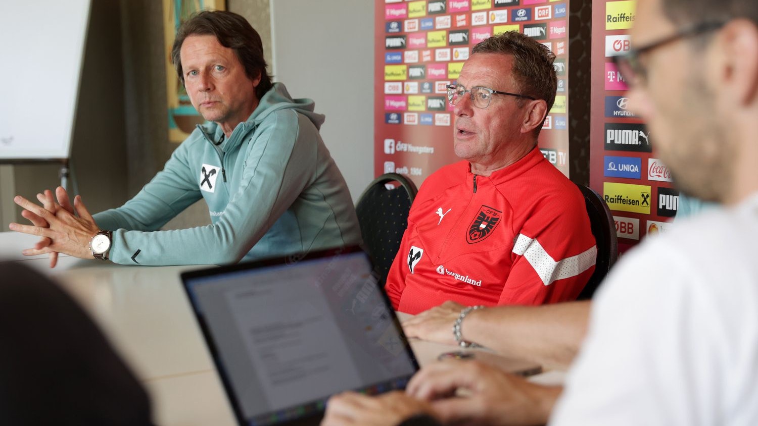 Sportdirektor Peter Schöttel und Teamchef Ralf Rangnick-