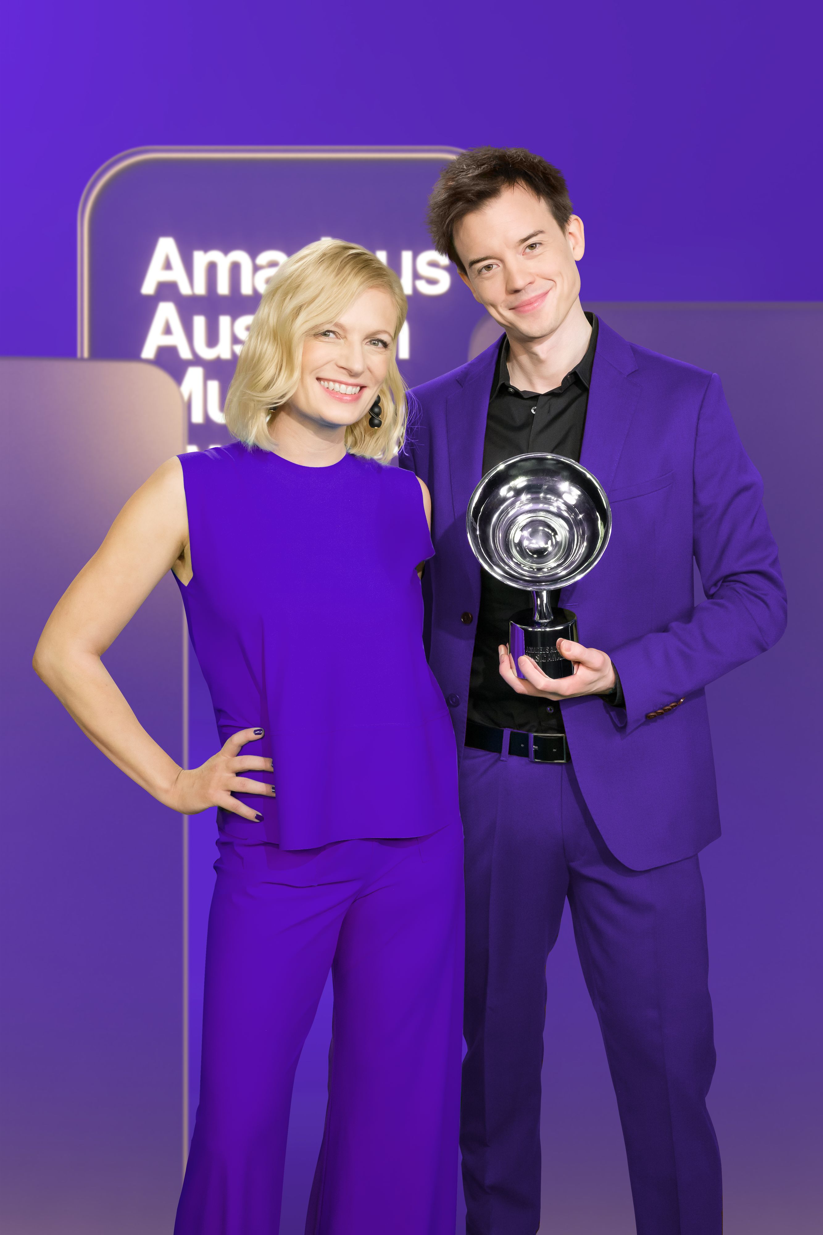 Nina Hochrainer und Philipp Hansa moderieren.