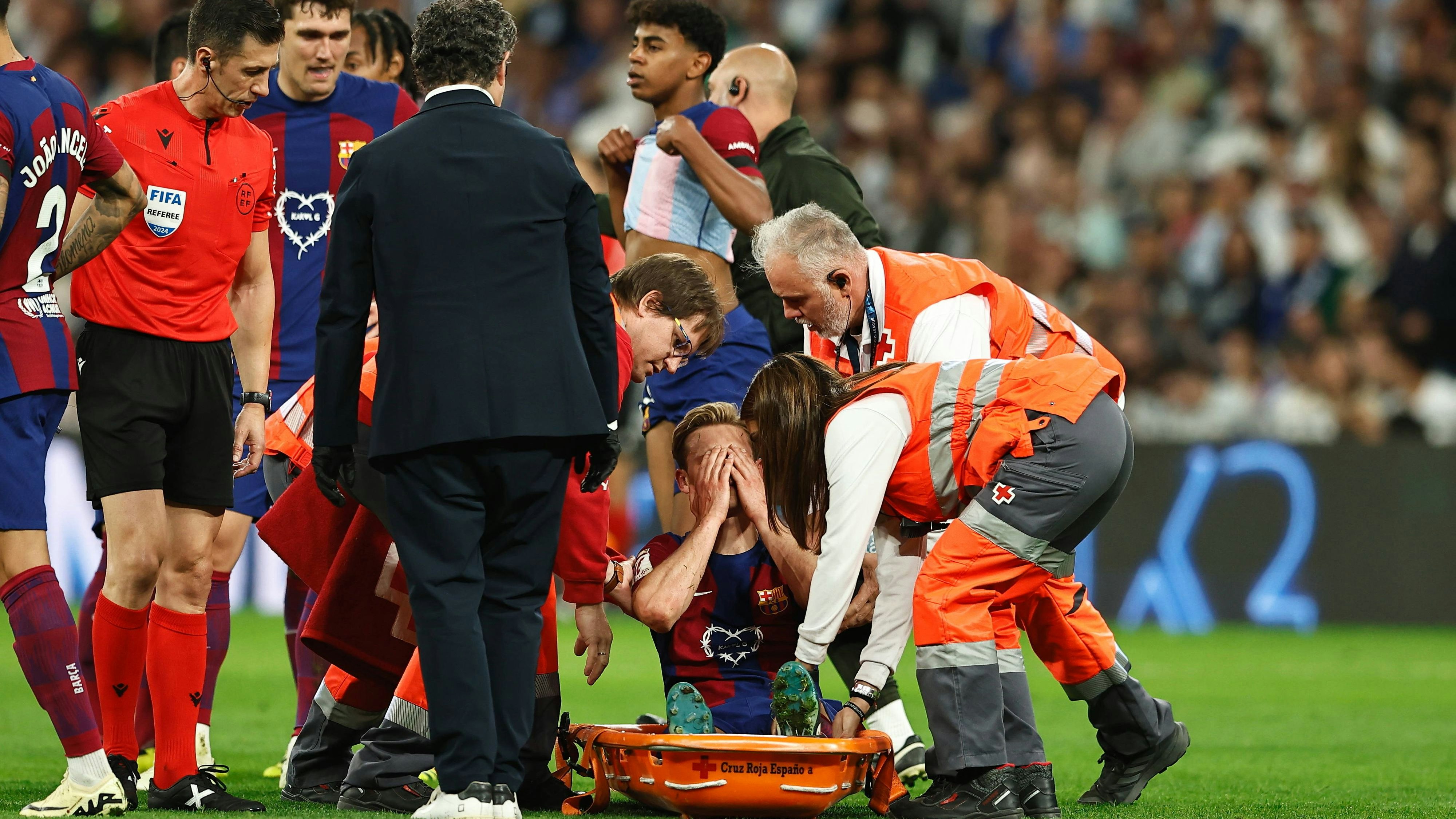 Frenkie de Jong verletzte sich im Clasico.