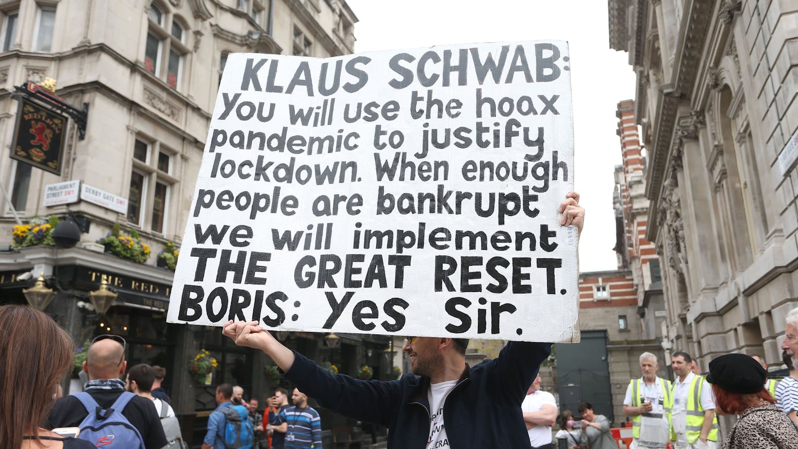 London, 29. Mai 2021: Die Lockdown-Proteste waren auch in Großbritannien durchsetzt mit Verschwörungserzählungen eines "Great Reset" durch eine "globalistische Machtelite" mittels angeblich künstlich erzeugter Krisen.
