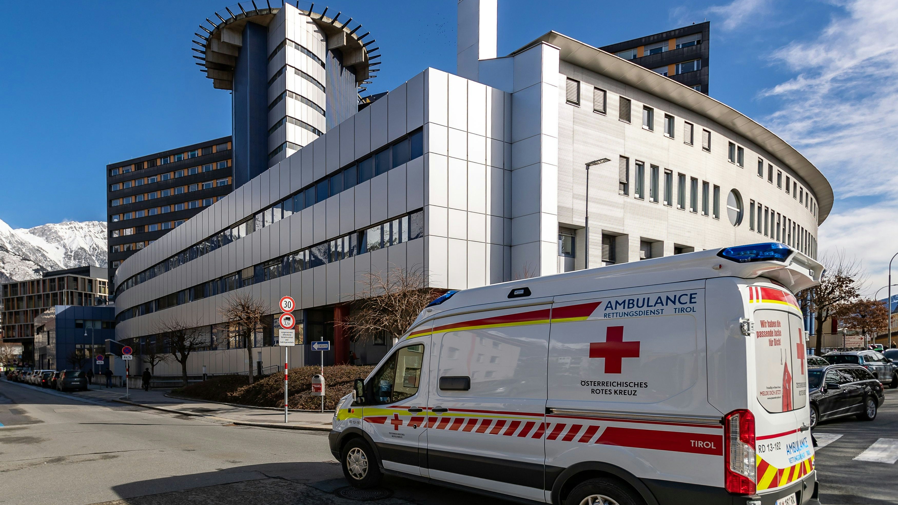 Das verletzte Kind wurde in ein Krankenhaus eingeliefert.