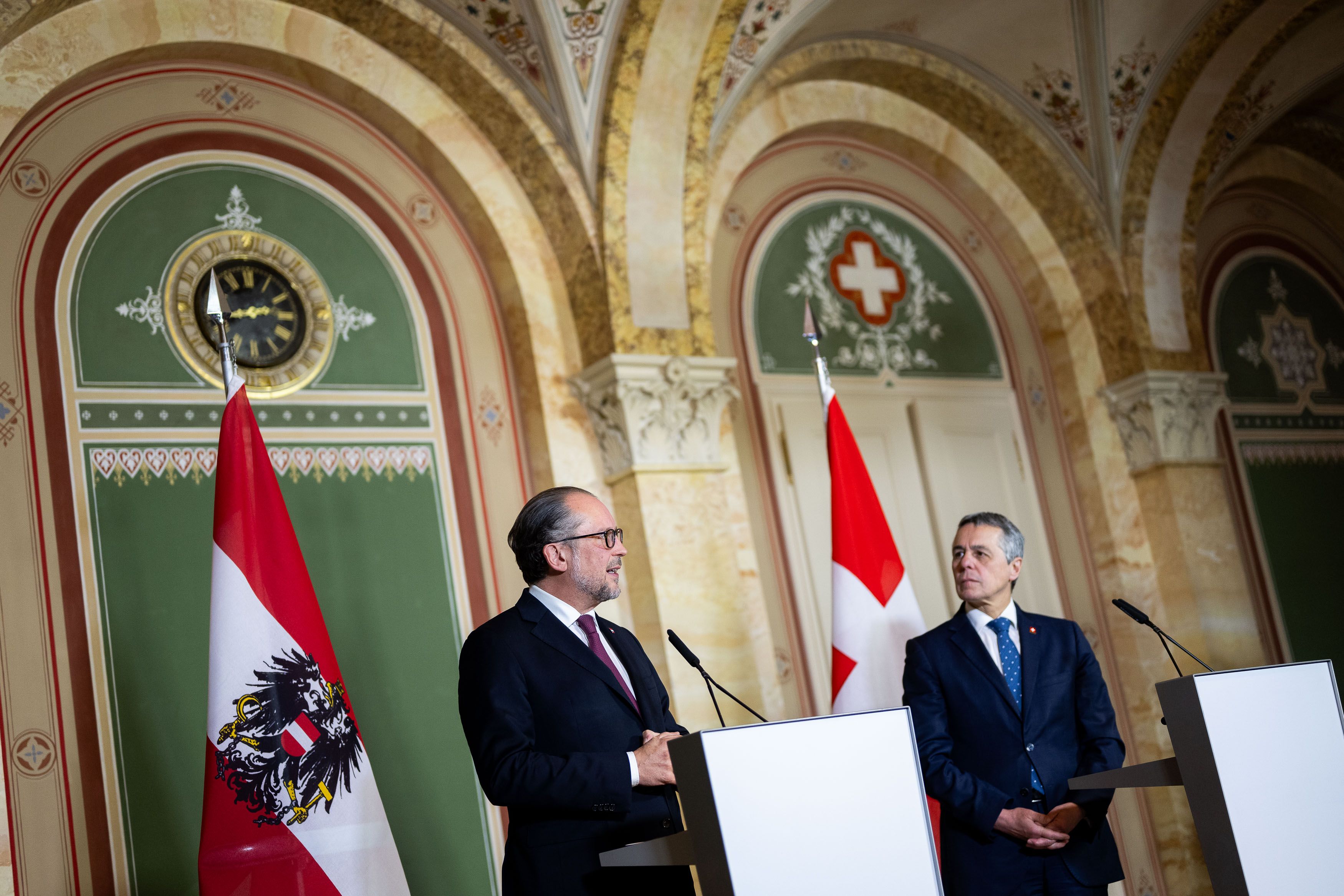 Außenminister Schallenberg bei einer gemeinsamen Pressekonferenz mit seinem Schweizer Amtskollegen Ignazio Cassis. 