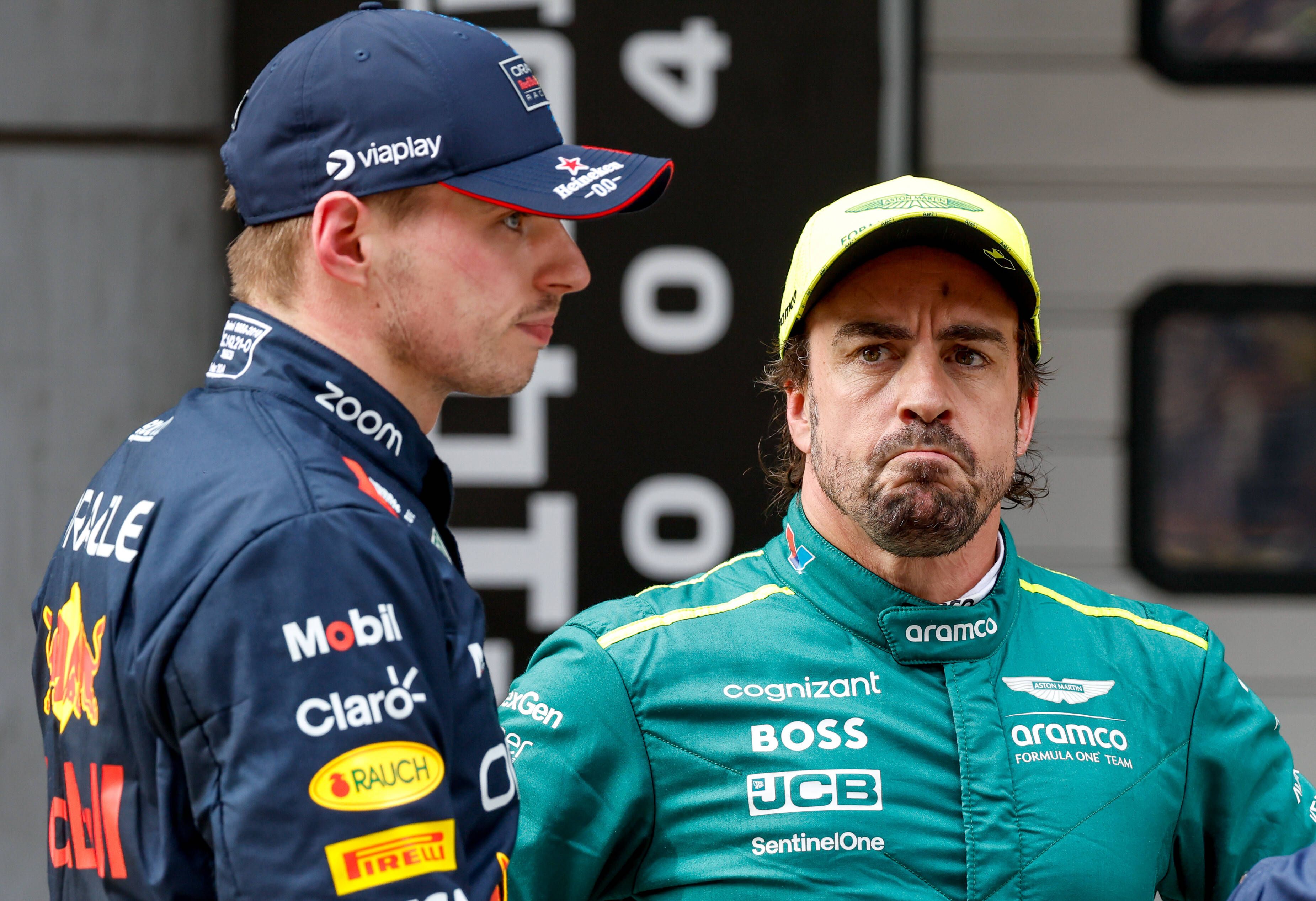 Fernando Alonso mit Weltmeister Max Verstappen