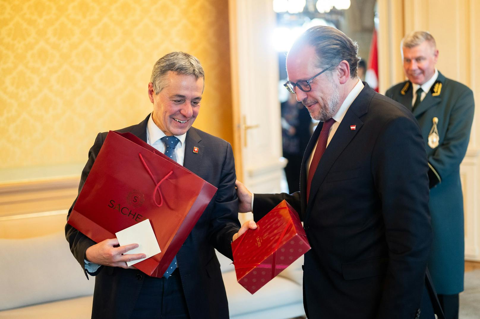 In Schallenbergs Geburtsstadt Bern sprachen die Chefdiplomaten über die Lage in der Ukraine, die Eskalation im Nahen Osten sowie die Unterstützung Österreichs für den Schweizer Friedensgipfel im Juni.