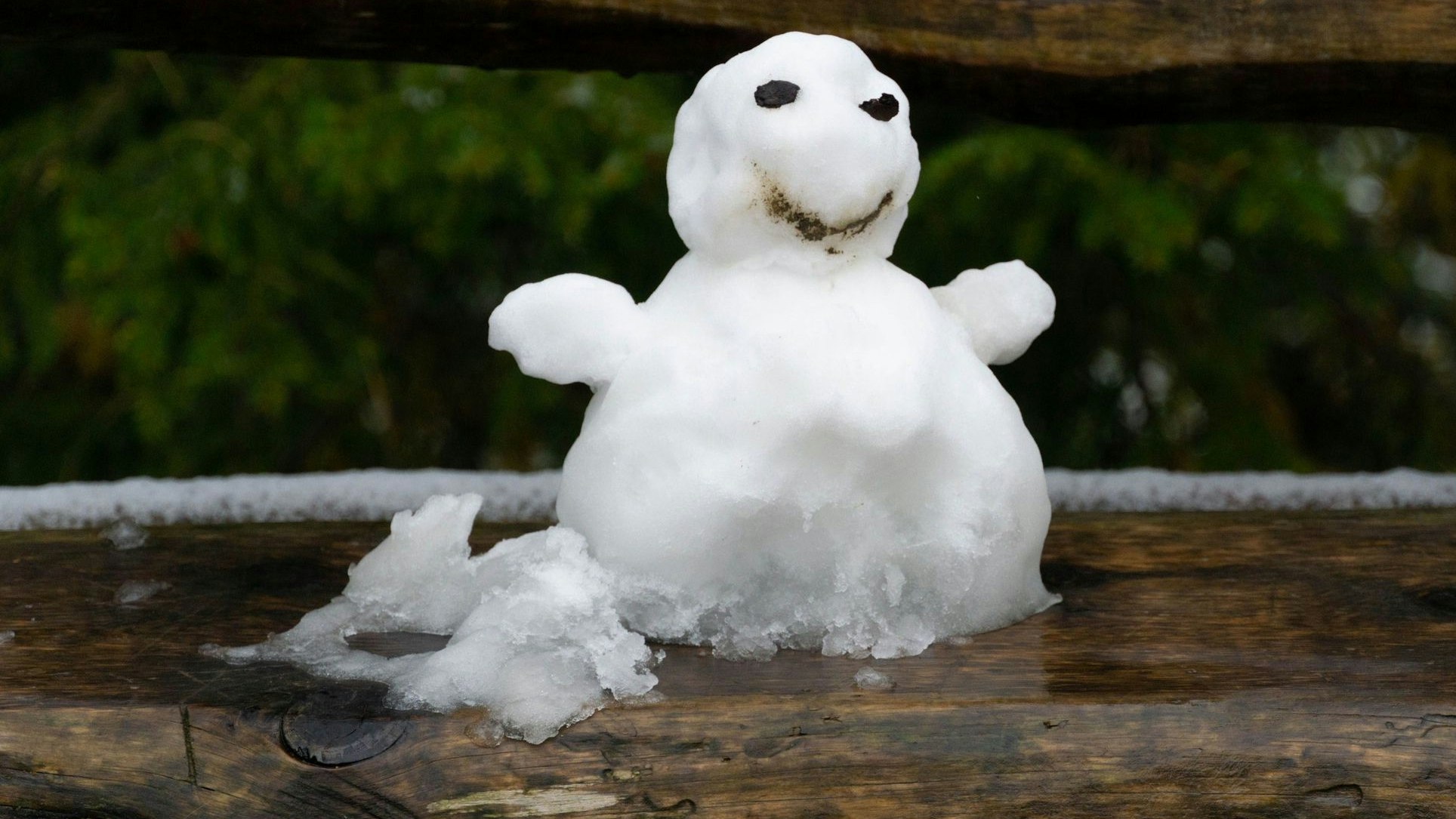 Der Winter gibt sich nicht geschlagen, der Schnee(mann) währt aber nur kurz. Symbolbild.
