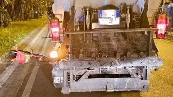 Die Deutsche soll mit ihrem Velo womöglich einen plötzlichen Richtungswechsel vollzogen haben, sodass der Fahrer des Müllwagens nicht mehr ausweichen konnte.