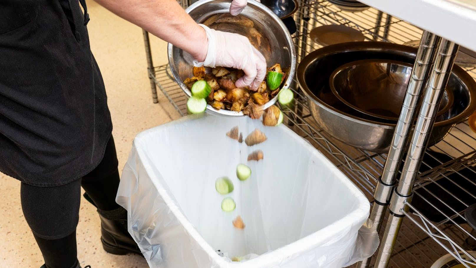 Angestellte retten Lebensmittel vor Müll – entlassen