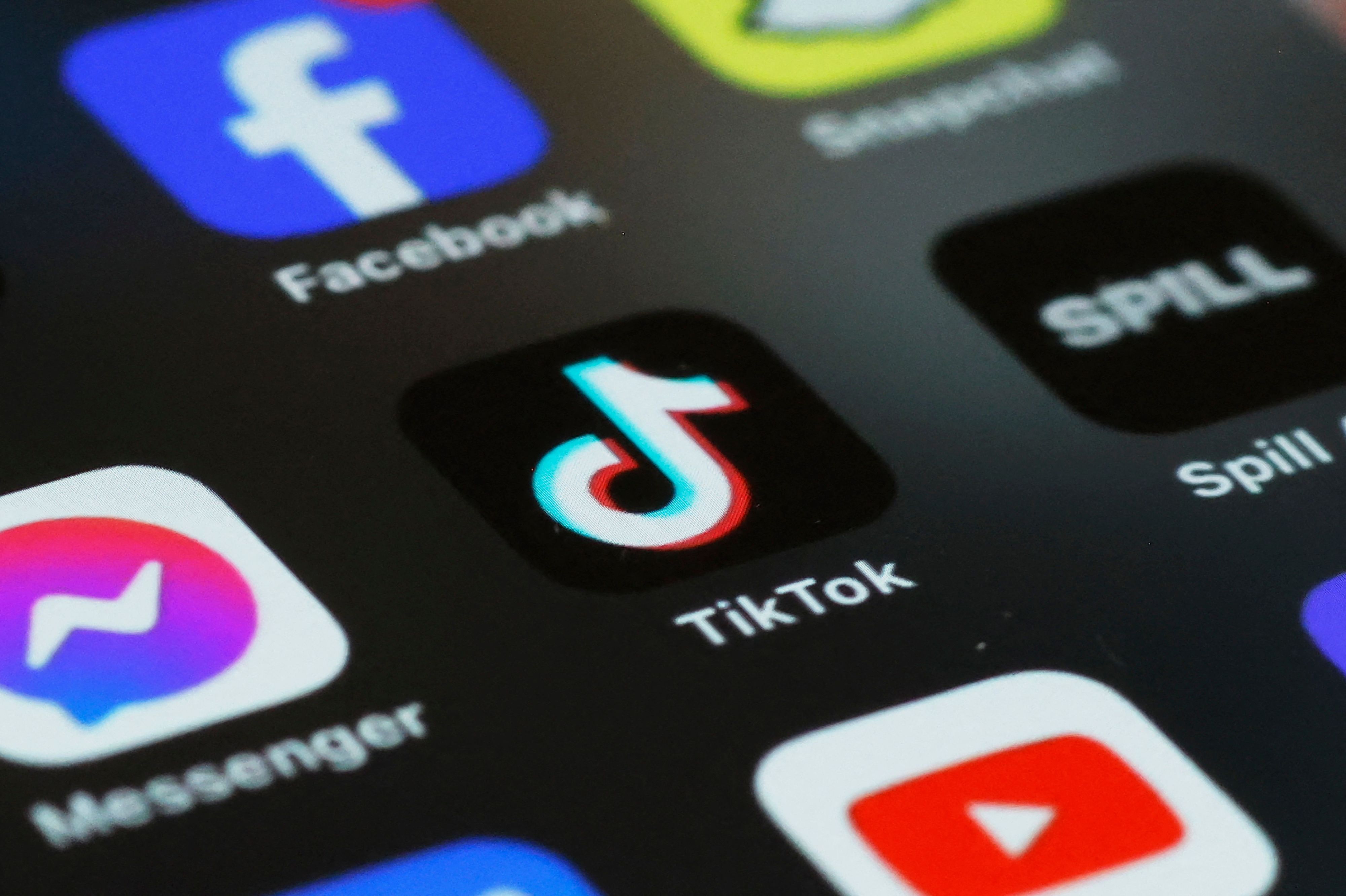Das US-Gesetz, das einen Eigentümerwechsel bei der Kurzvideo-App TikTok erzwingen soll, hat auch den Senat als zweite Kongresskammer passiert. (Symbolbild)