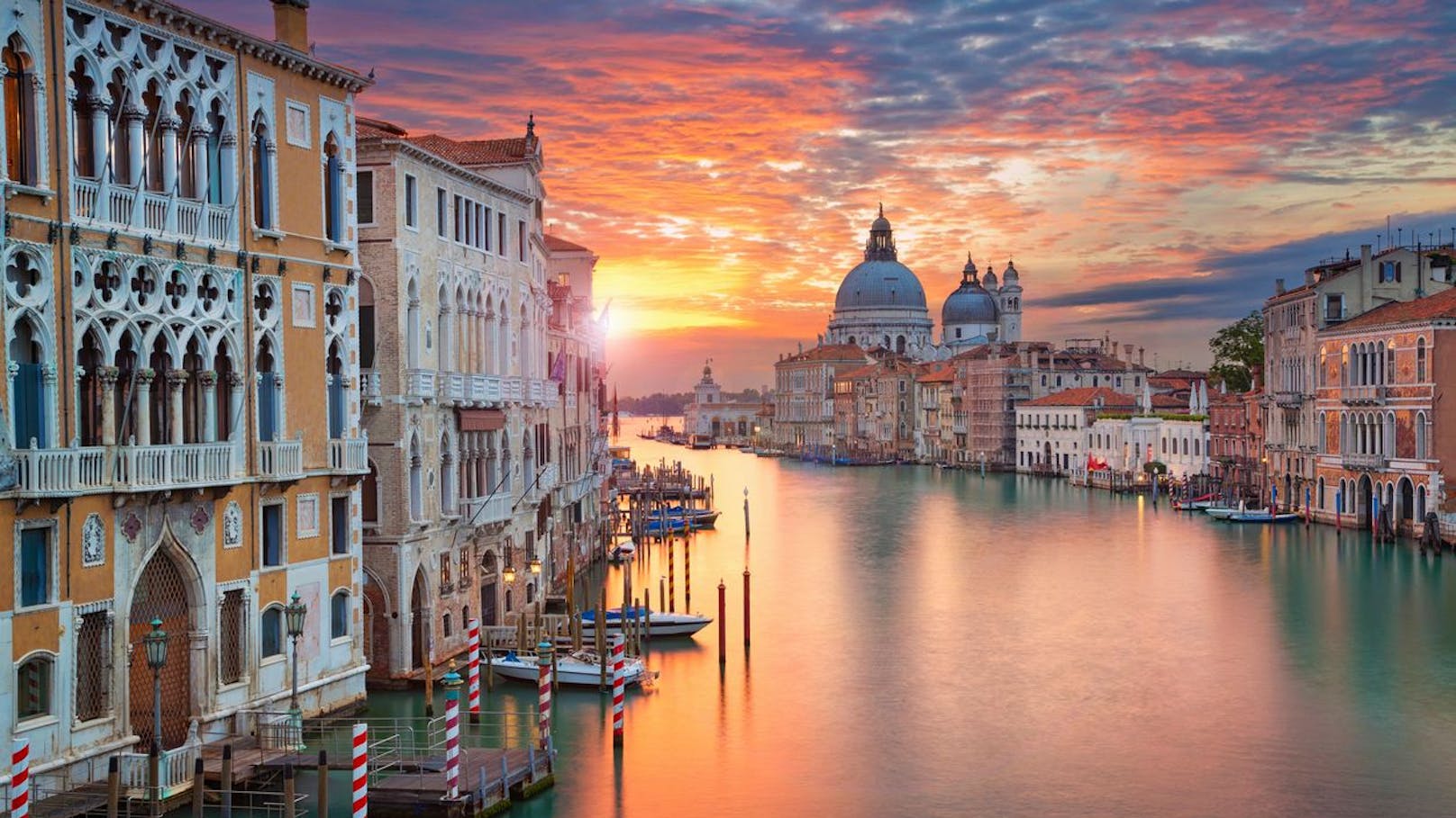 So idyllisch wie hier erlebt man den Canal Grande in Venedig nur selten. Nun soll die Touristenanzahl beschränkt werden.