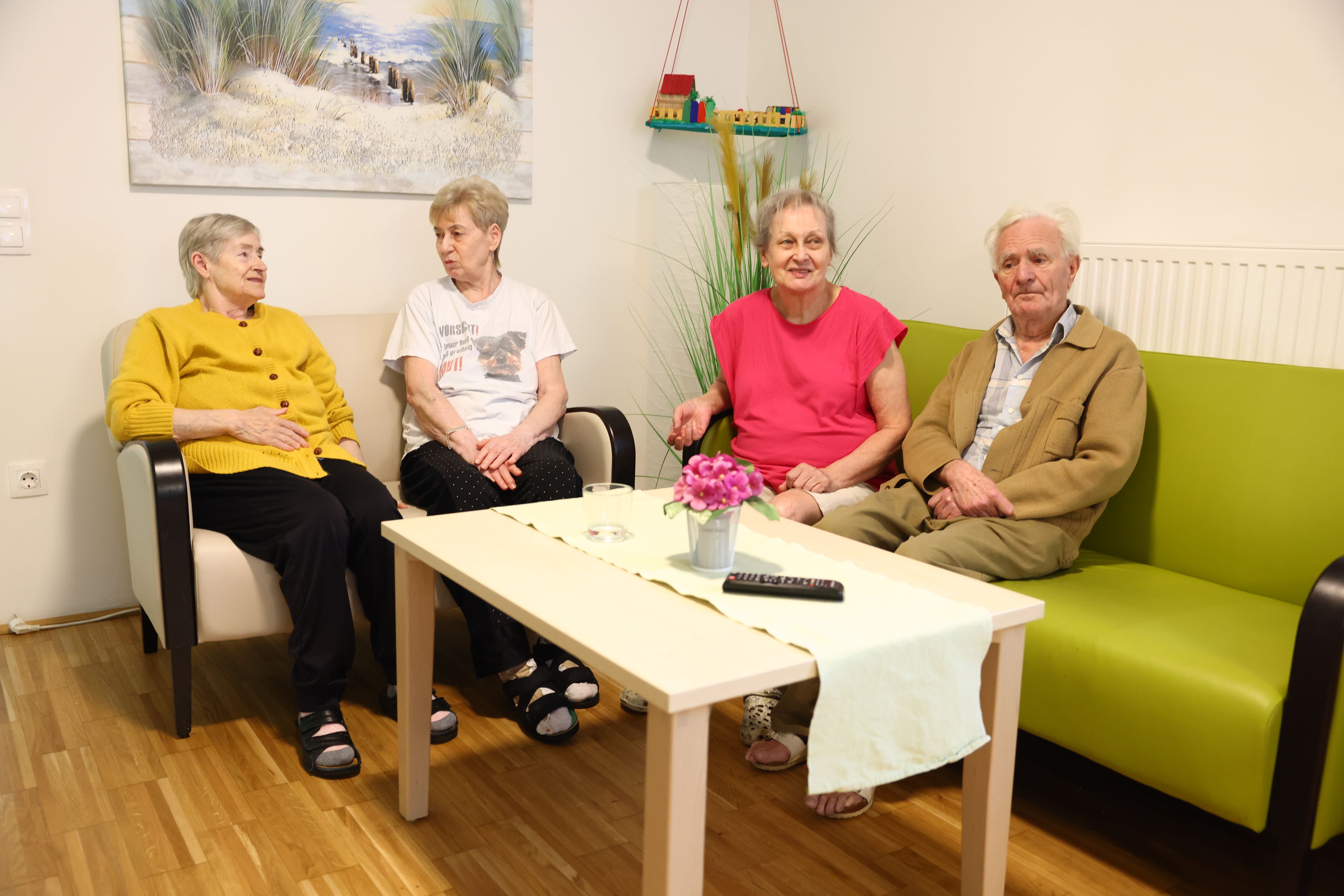 Rosemarie Hager, Christine Katzler, Edeltraud Schieder und Karl Schmid (v.l.) leben in der Senioren-WG in Liesing.