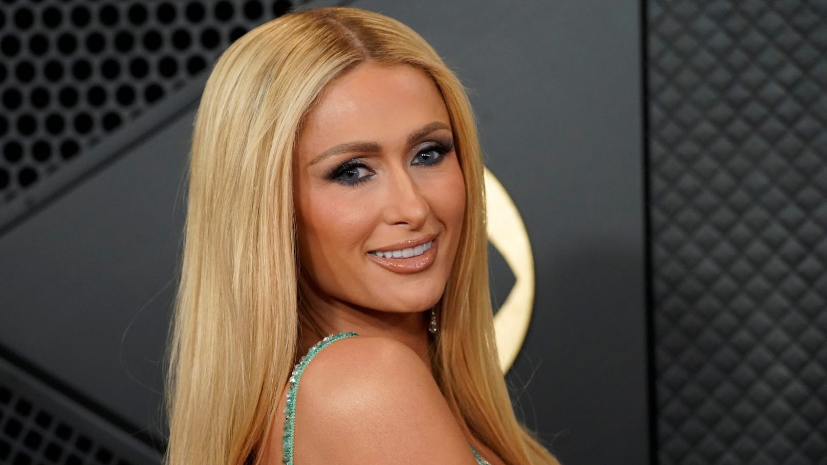 Paris Hilton veröffentlicht Song über Mutterliebe