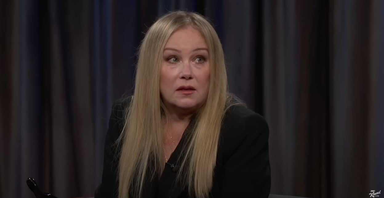 Pech für Christina Applegate: Seit Jahren leidet sie an Multipler Sklerose, nun sind zwei neue Infektionen hinzugekommen. 