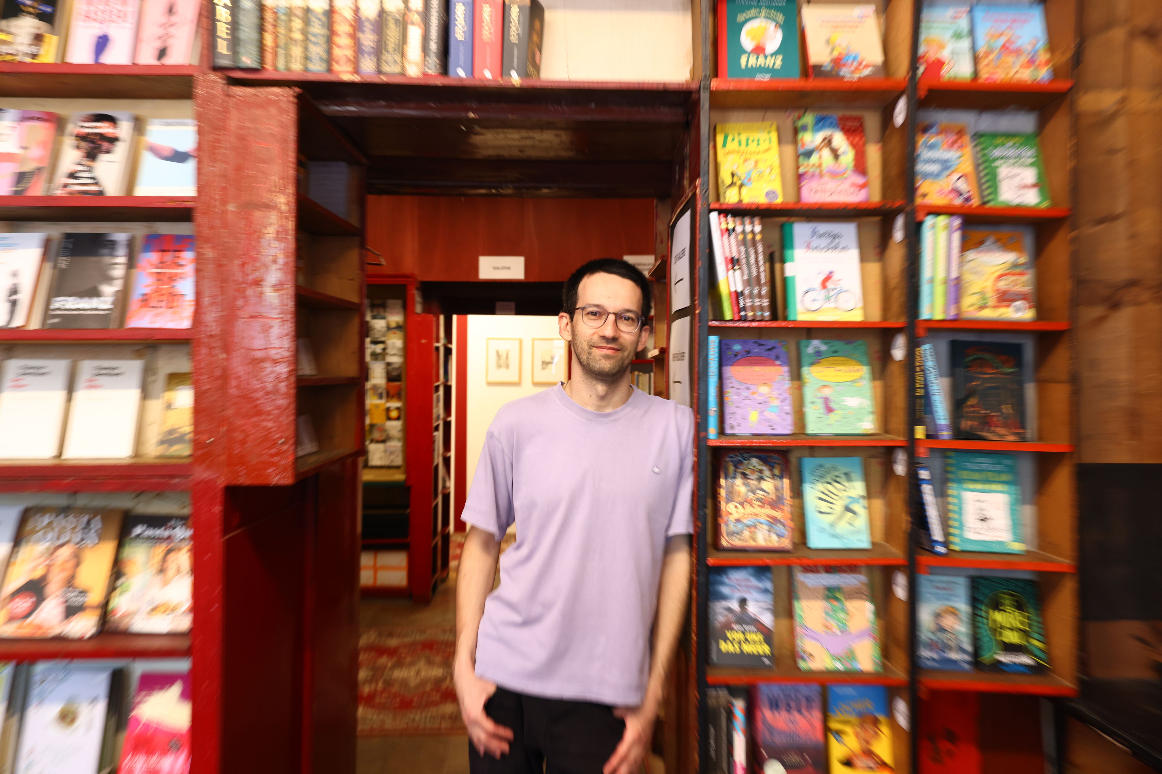 Geschäftsführer Clemens Ettenauer muss die Buchhandlung Holzwurm in Wien-Döbling nun mit 21. Juni schließen.