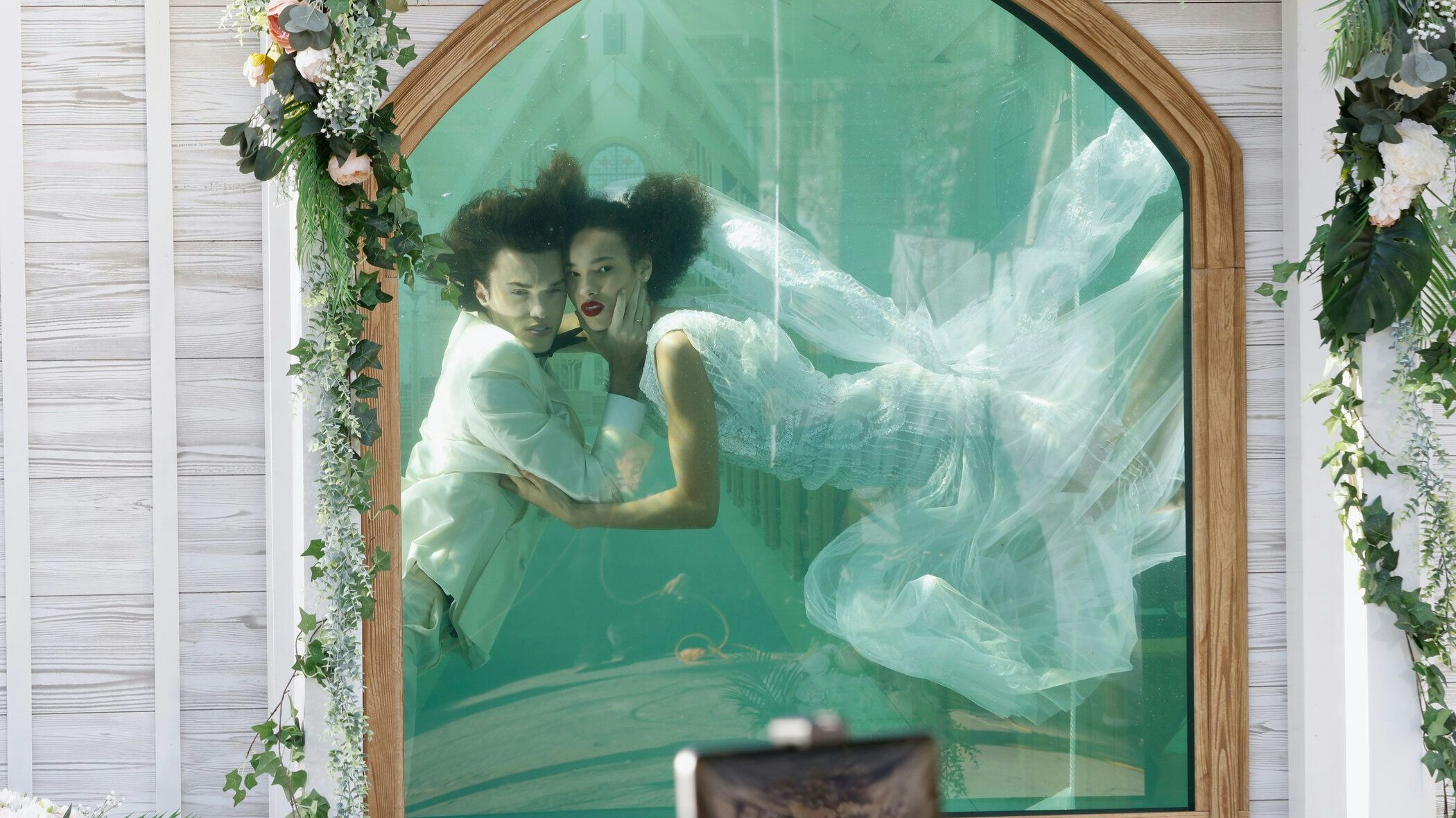 "GNTM"Aldin und Kadidja müssen bei dem Unterwasser-Shooting überzeugen.