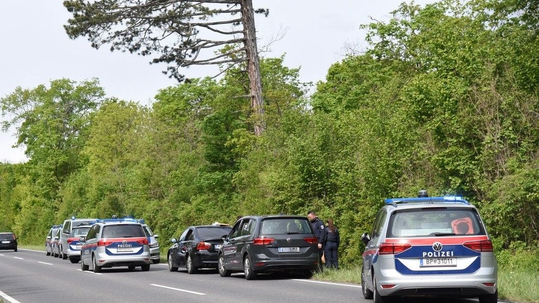Heute.at - Verfolgungsjagd! Mit 240 km/h der Polizei davongerast