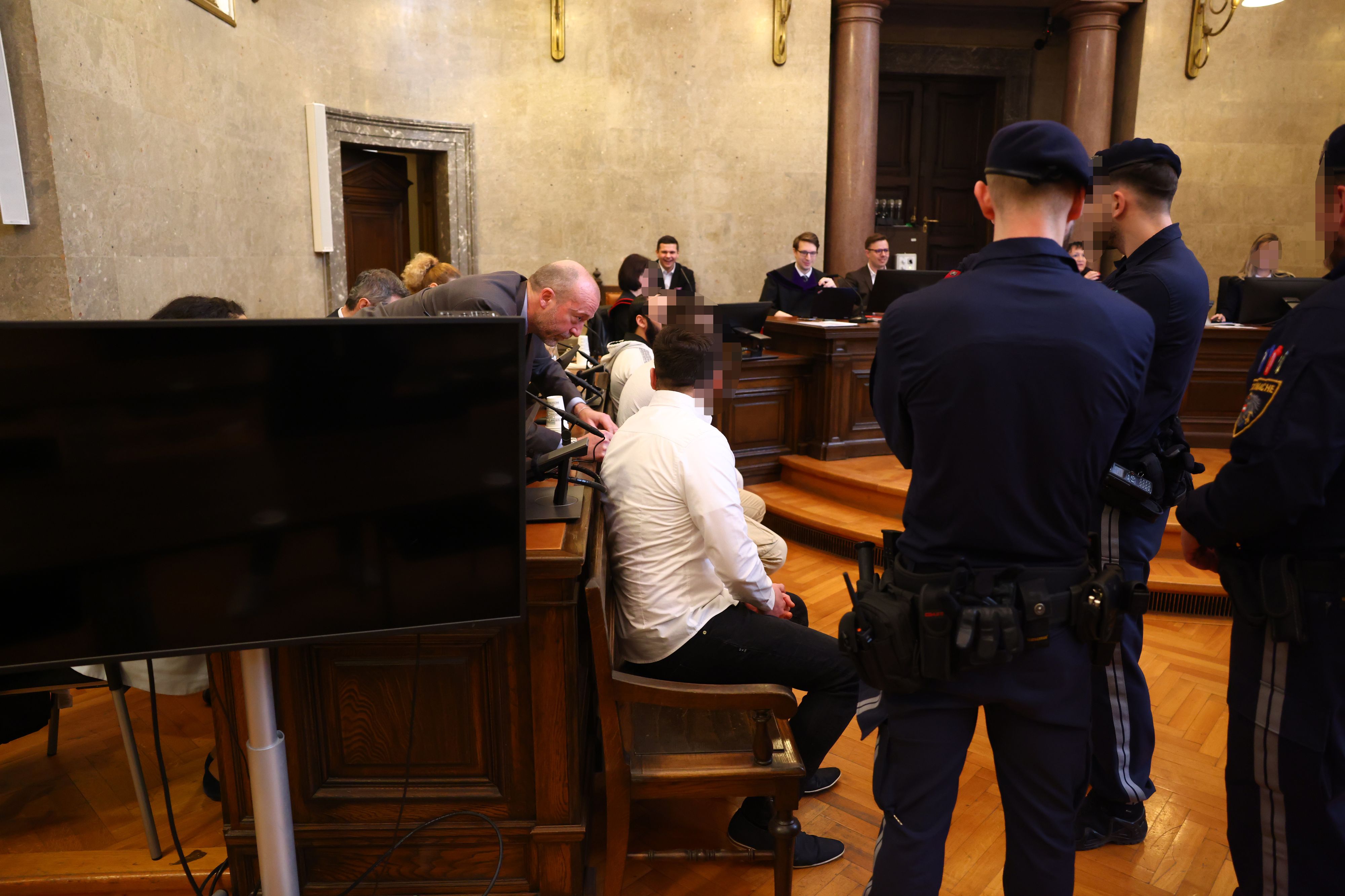 Vier junge Männer wegen Casino-Raub in Wien-Favoriten angeklagt.