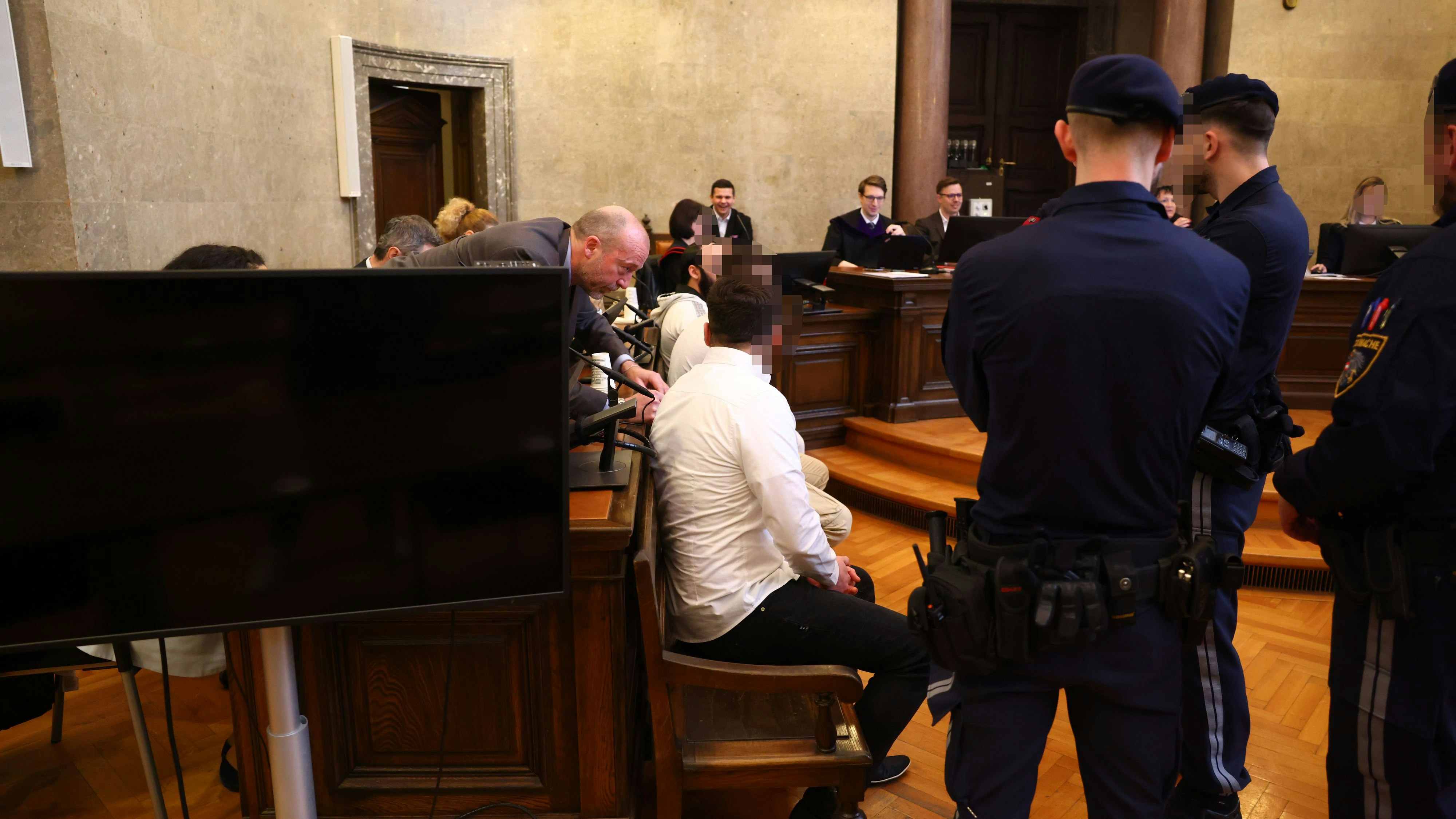 Heute.at - Schuss bei Casino-Raub: Boxer-Bande nun vor Gericht