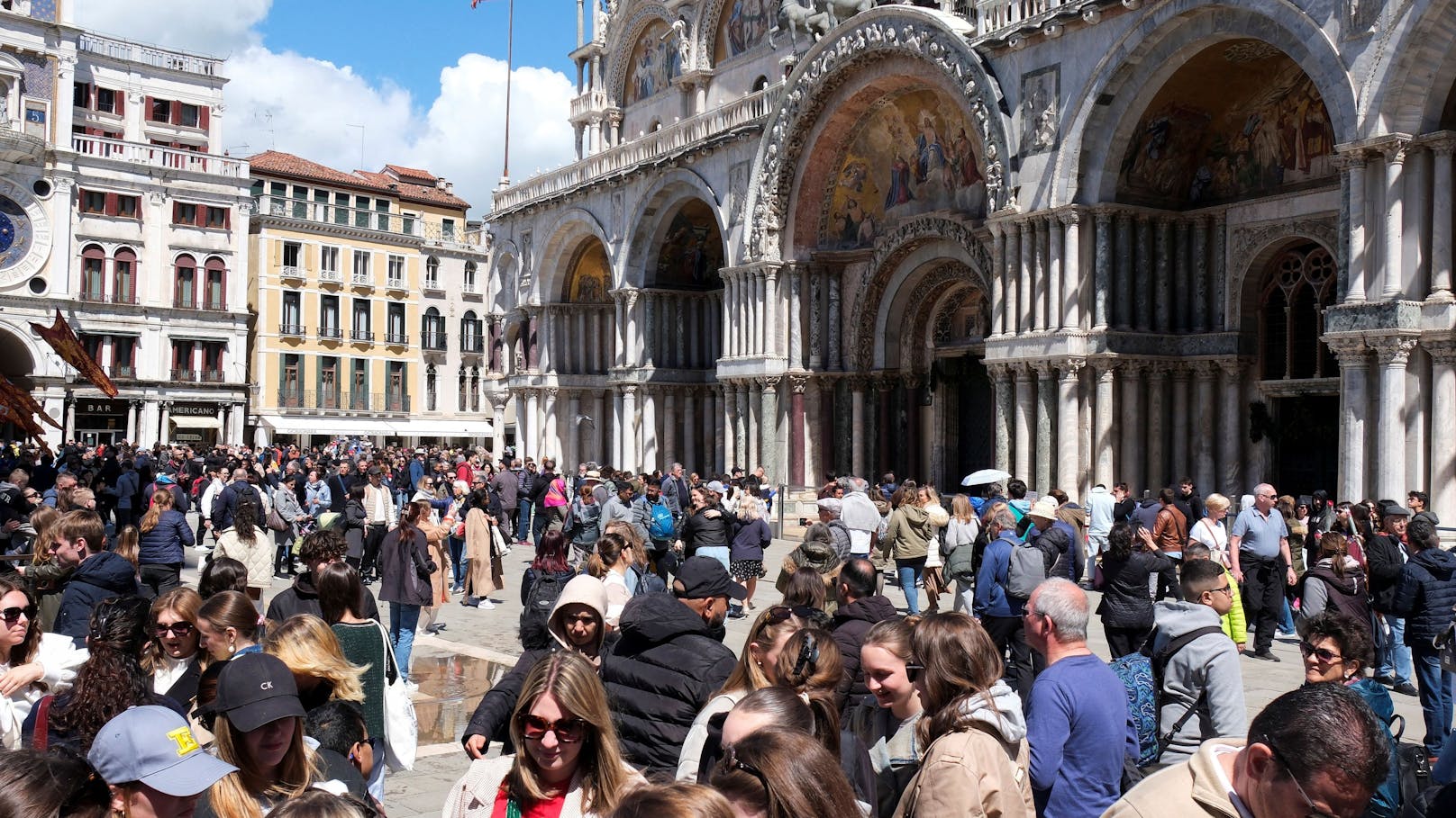 Touristen-Hotspots wie Venedig werden künftig weniger Nächtigungen verzeichnen, so die Experten.