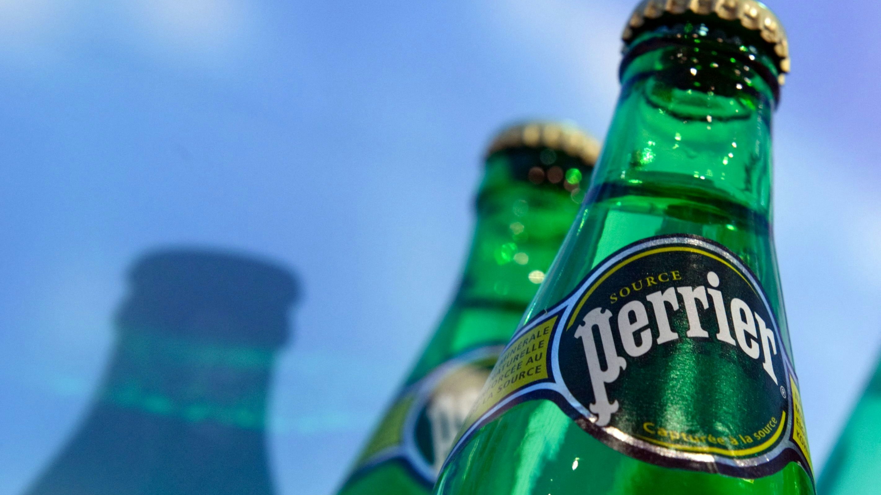 Nestlé hat aufgrund von verunreinigtem Grundwasser Millionen von Perrier-Flaschen vernichtet.
