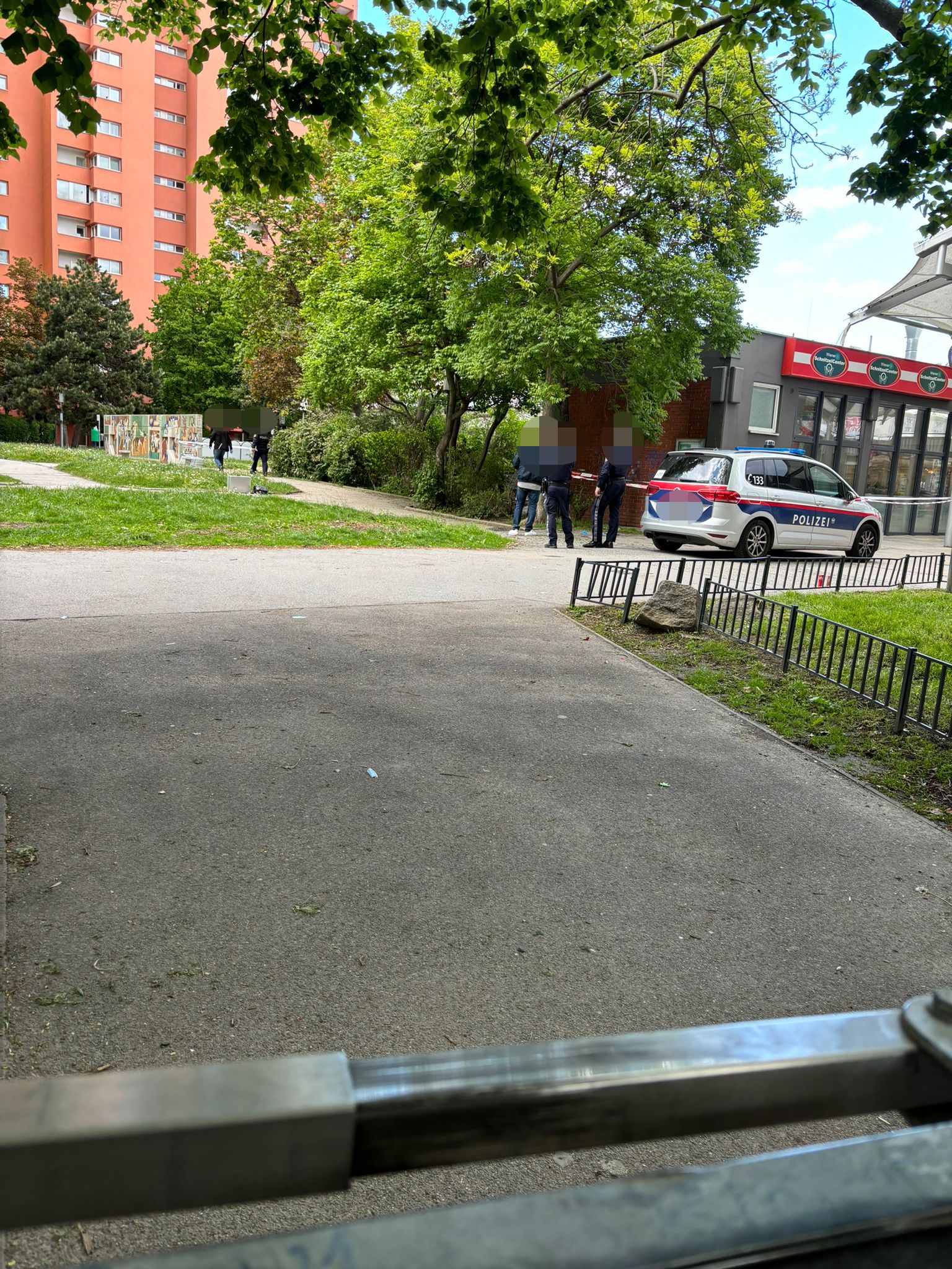 Heute.at - Zucker statt Koks: Messer-Attacke in Großfeldsiedlung