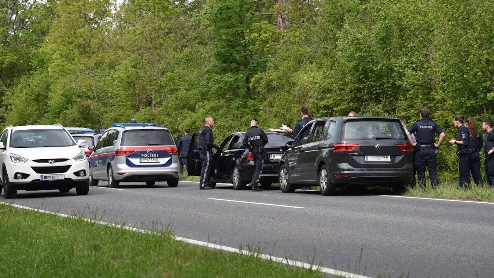Wilde Verfolgungsjagd! Polizei stoppt Teenies in BMW