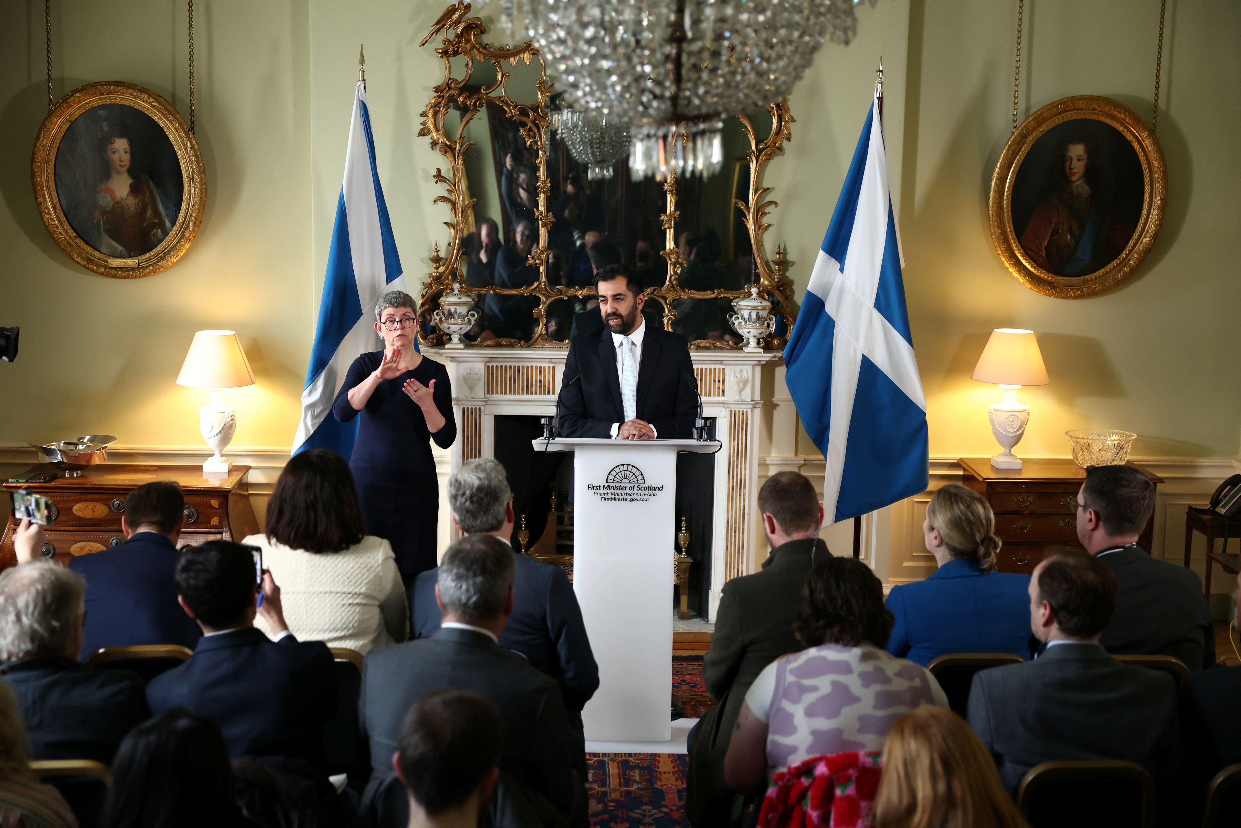 Der schottische Regierungschef Humza Yousaf von der Scottish National Party (SNP) kündigte am Donnerstag ein Ender Koalition an.