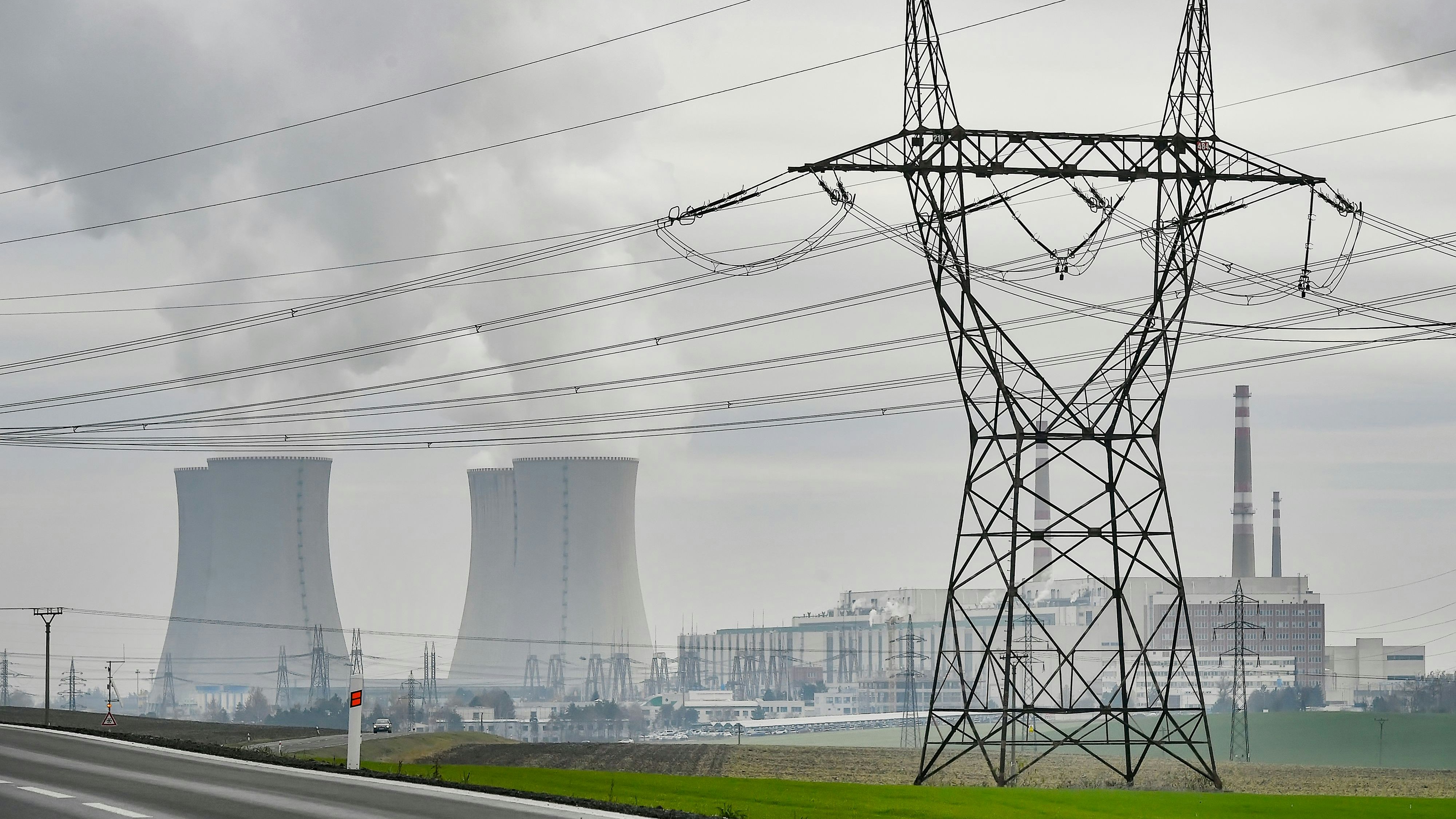 Download von www.picturedesk.com am 21.03.2024 (14:40).  The Dukovany Nuclear Power Station, pictured on November 30, 2022, near Dukovany, Czech Republic. (CTK Photo/Lubos Pavlicek) - 20221130_PD5265 - Rechteinfo: Rights Managed (RM)