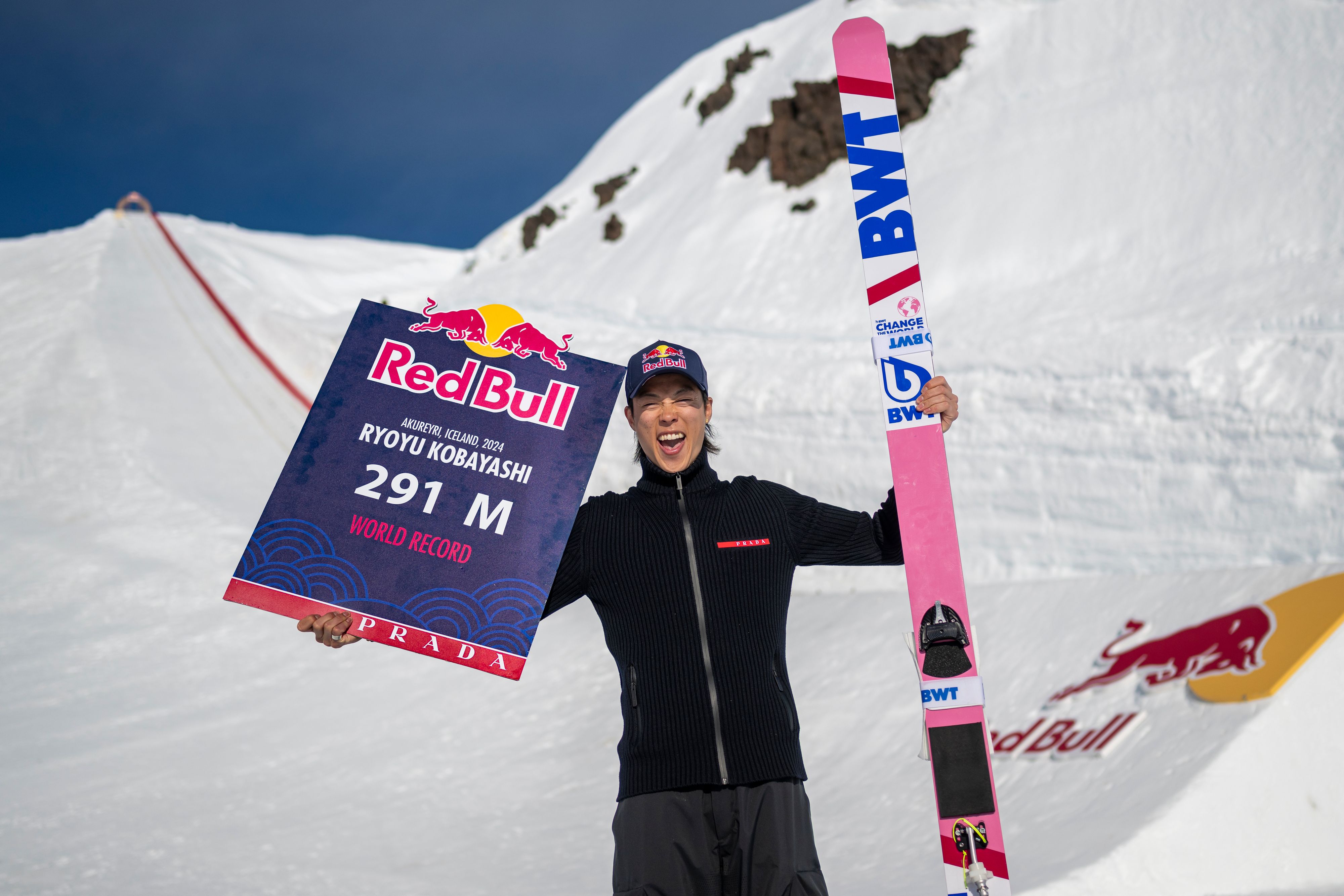 Skisprung-Star Ryoyu Kobayashi landete bei 291 Metern, das ist aber kein Weltrekord. 