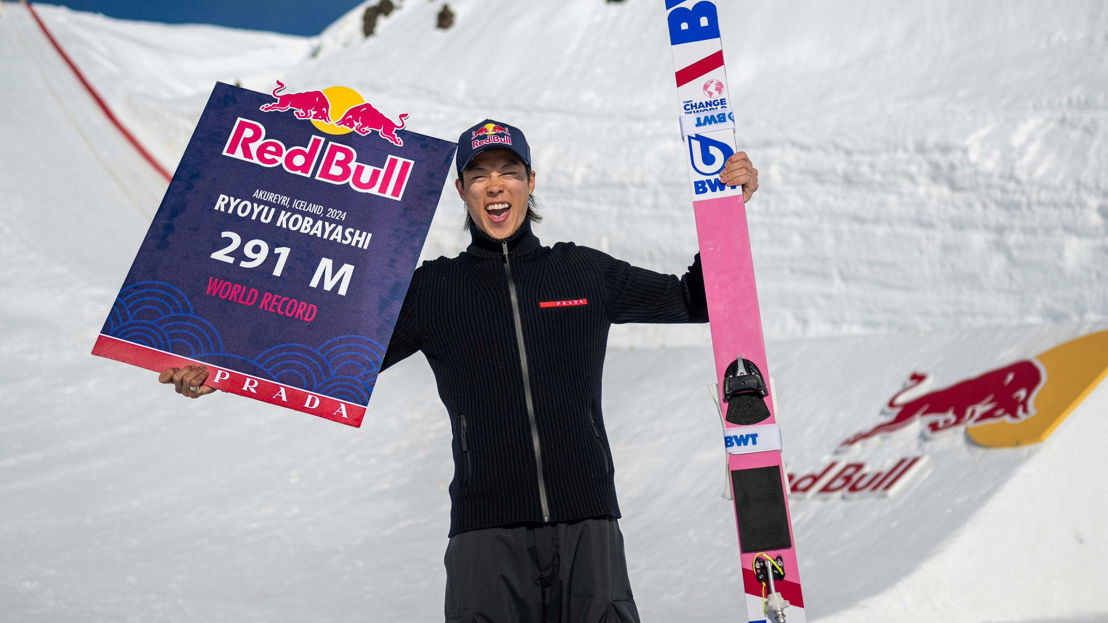 Skisprung-Star Ryoyu Kobayashi landete bei 291 Metern, das ist aber kein Weltrekord. 