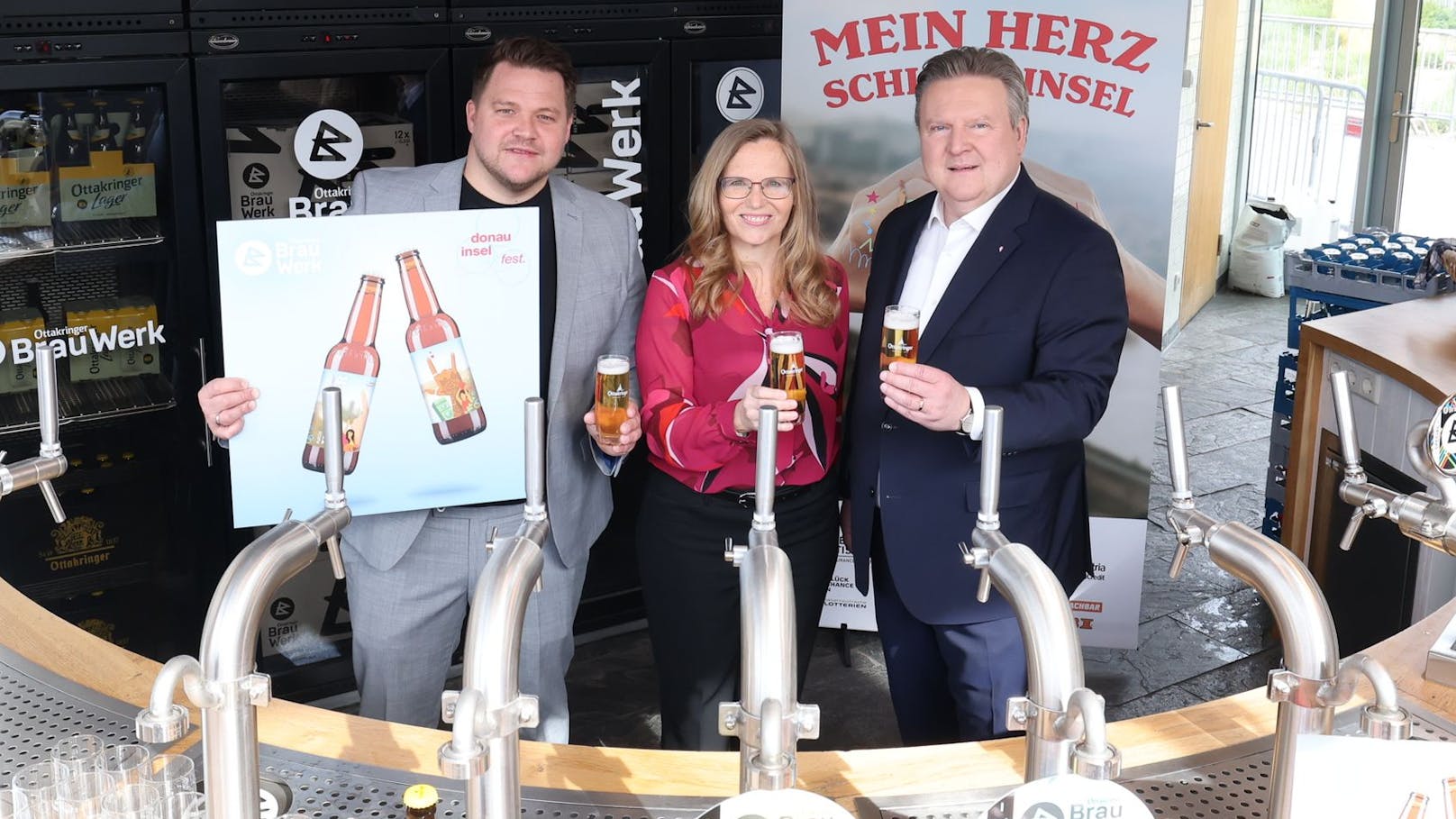 Bürgermeister verkostet Festbier für das Donauinselfest