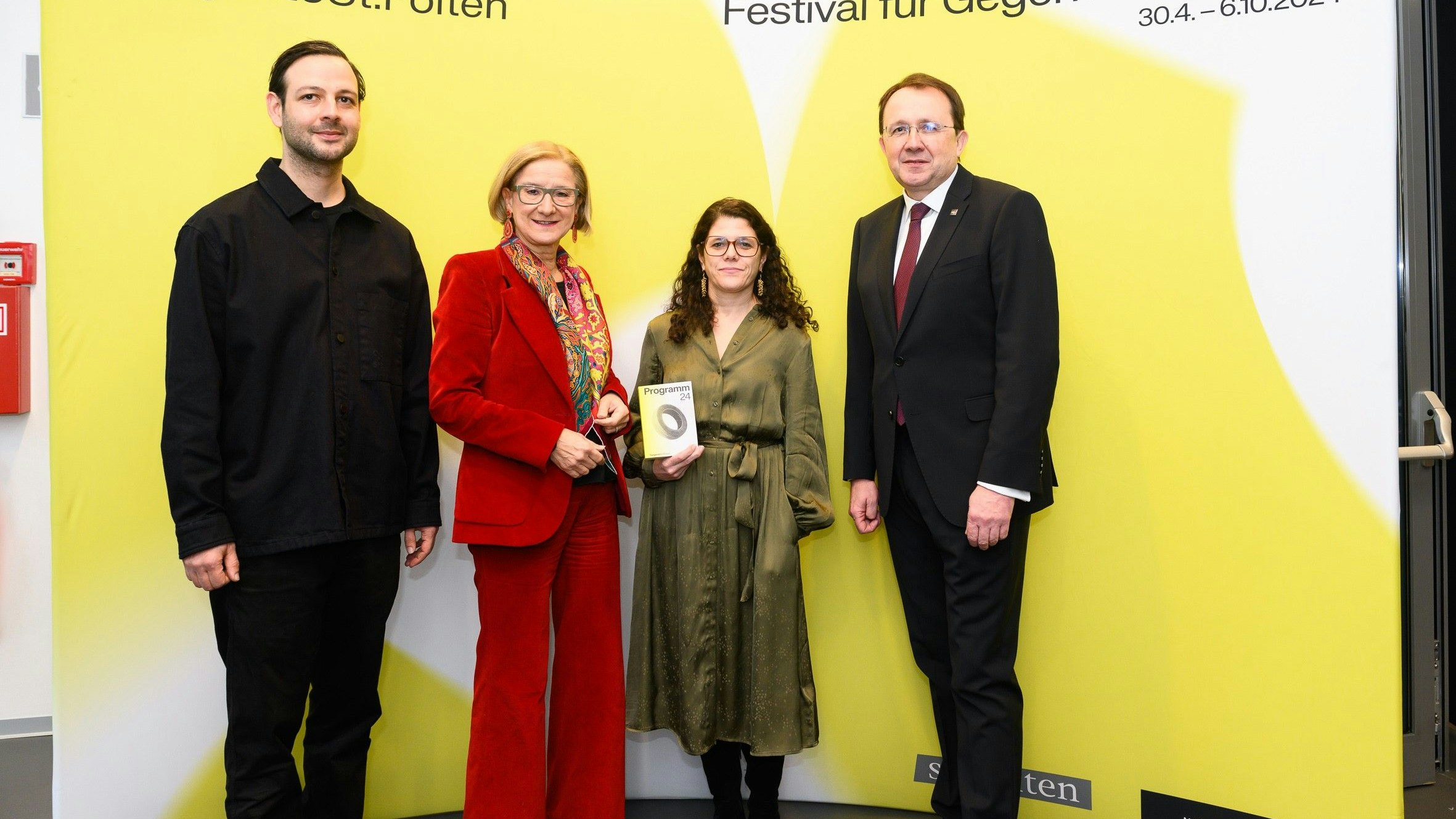Festival-LeiterTarun Kade, Landeshauptfrau Johanna Mikl-Leitner (VP), Festival-GeschaAngelika Schopper, BGM Matthias Stadler
