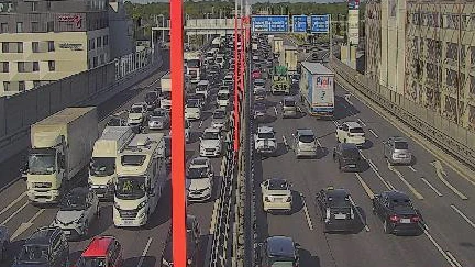 Am Freitagnachmittag mussten Autofahrer auf der Tangente jede Menge Geduld aufbringen. (Symbolfoto)
