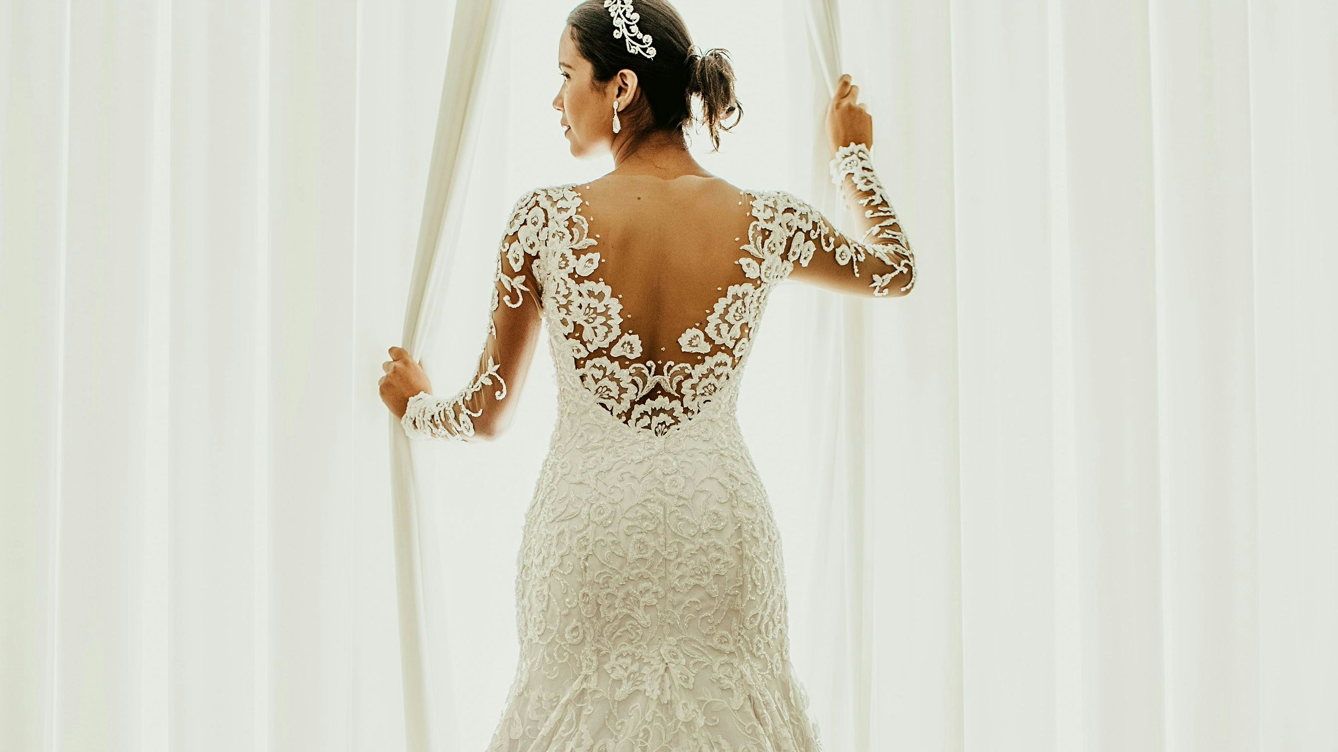 Besonders bei enganliegenden Kleidern kommt es auf auf die richtige Unterwäsche an.