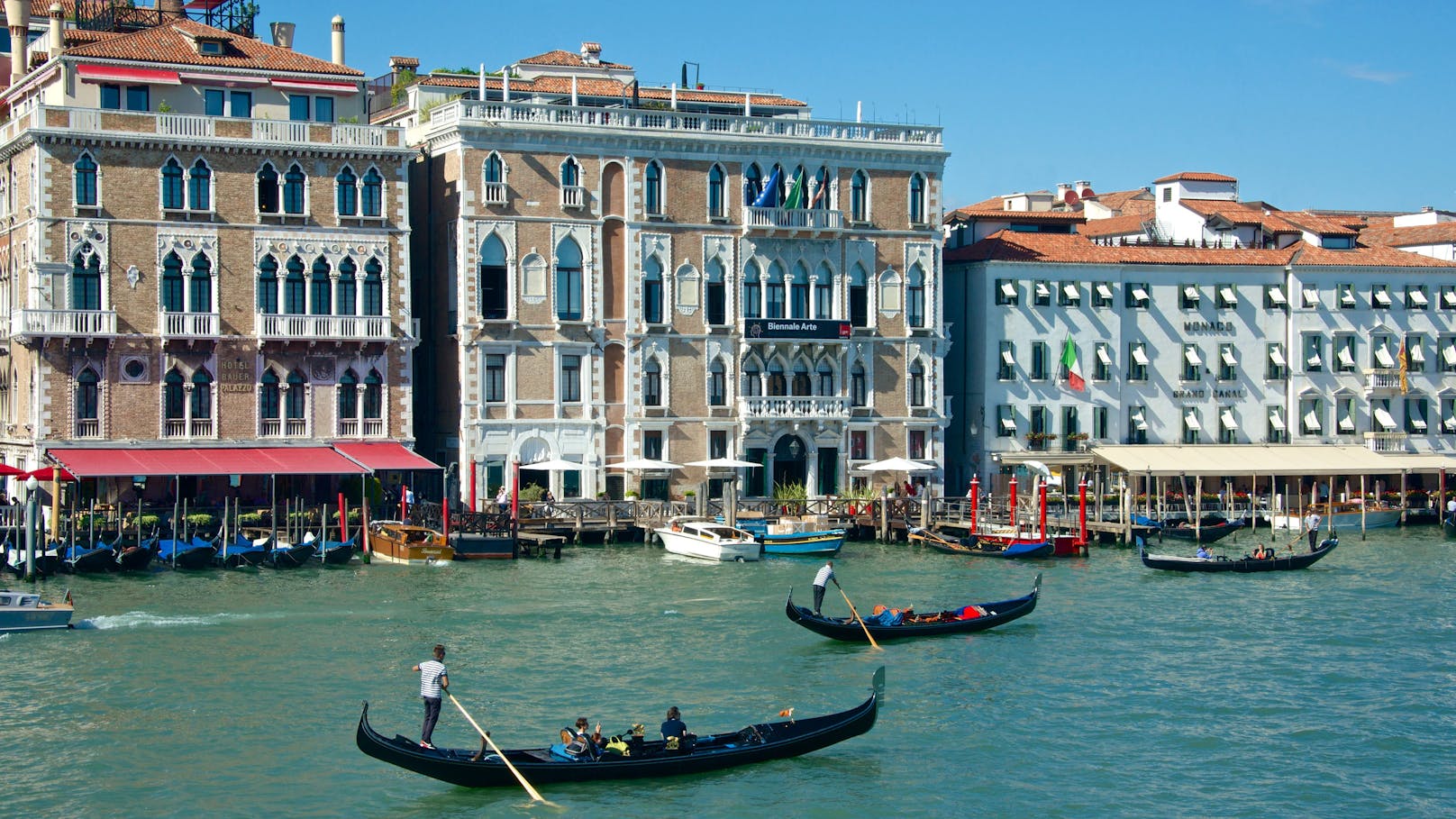 Die Schoeller Group hat das Hotel Bauer Palazzo (links) am Canale Grande in Venedig gekauft.