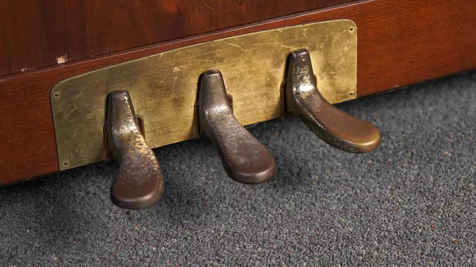An einer St. Galler Sekundarschule hat ein Musiklehrer die Füße von Schülerinnen gefilmt.