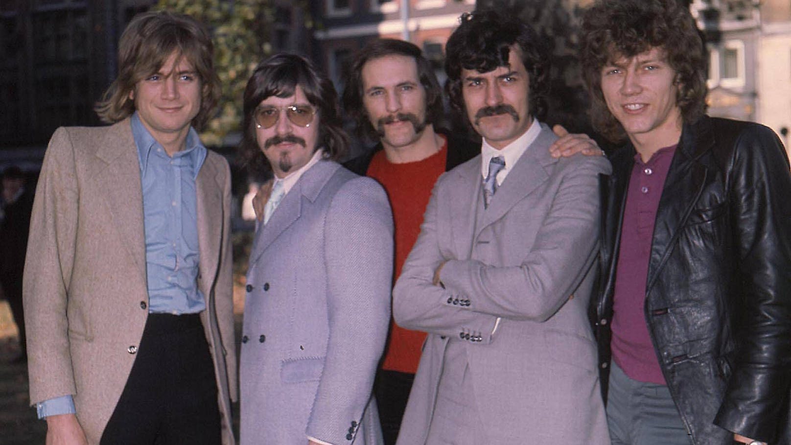 Mit Songs wie "Nights in White Satin", "Tuesday Afternoon (Forever Afternoon)" und "I’m Just a Singer (In a Rock and Roll Band)" feierte Pinder (Mitte) mit "<strong>The Moody Blues</strong>" von 1964 bis 1979 Erfolge.