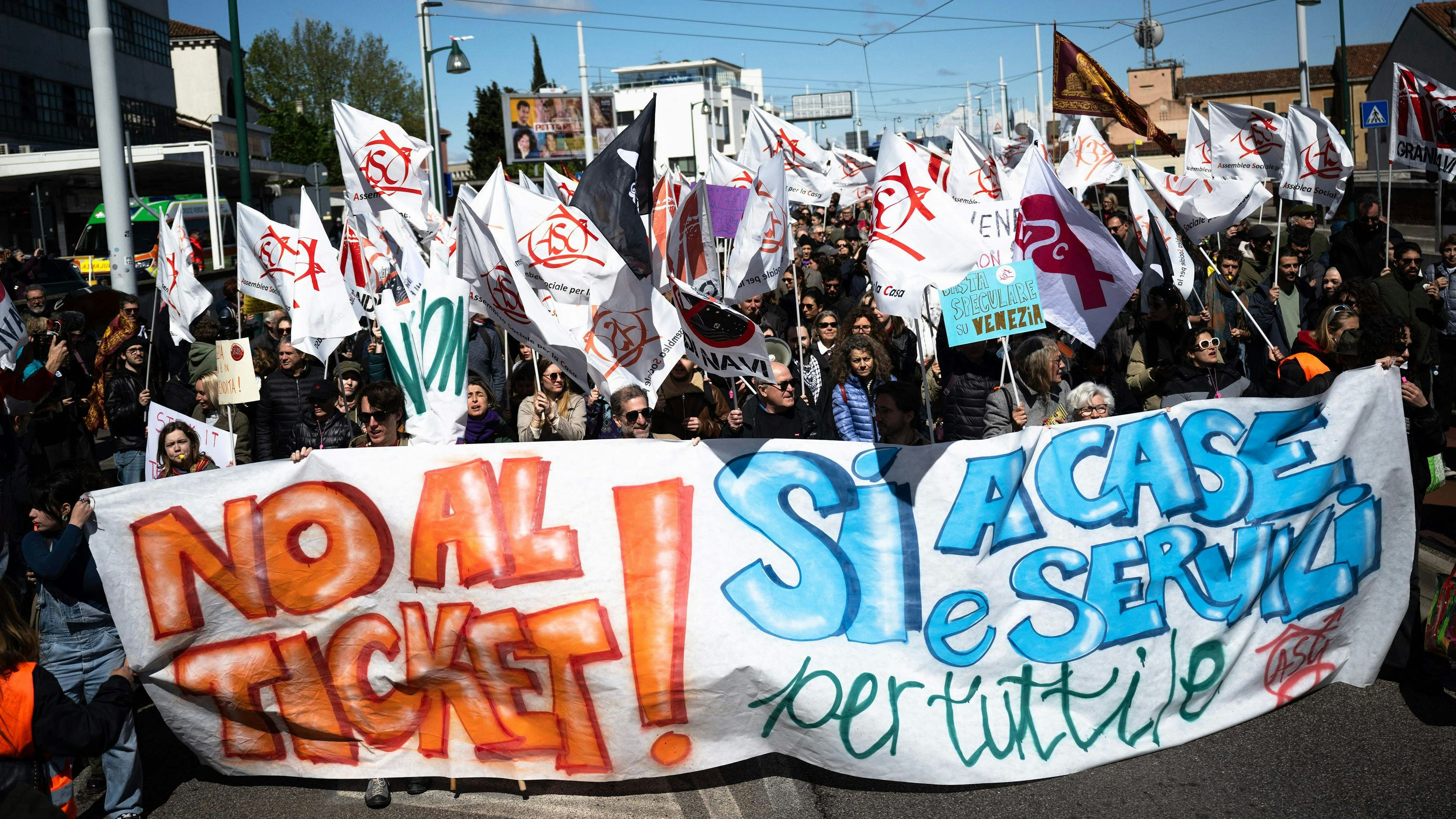 Heute.at - Chaotischer Start der Touristengebühr in Venedig