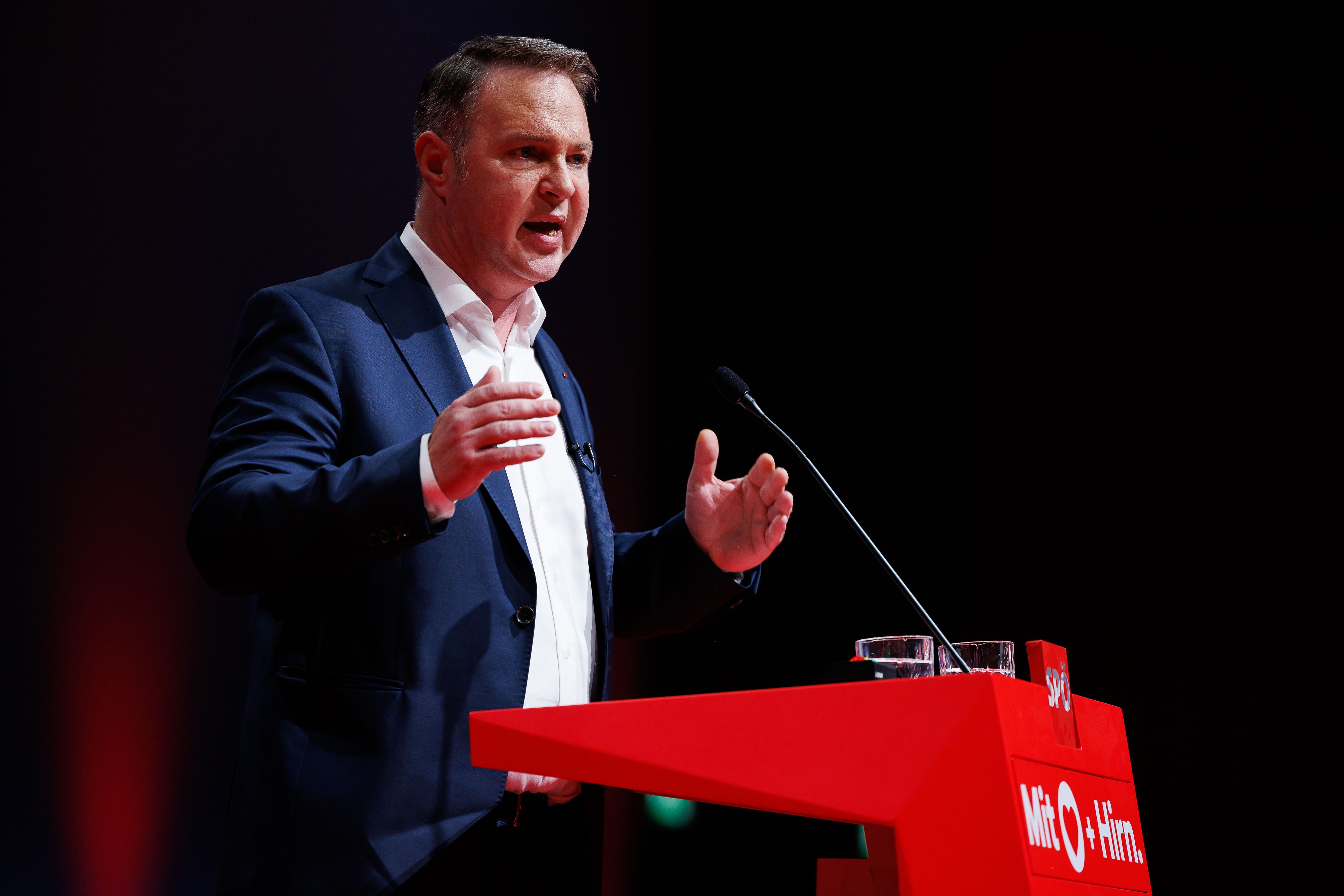 SPÖ-Chef Andreas Babler beim Bundesparteirat in der Messe Wieselburg am 27. April 2024