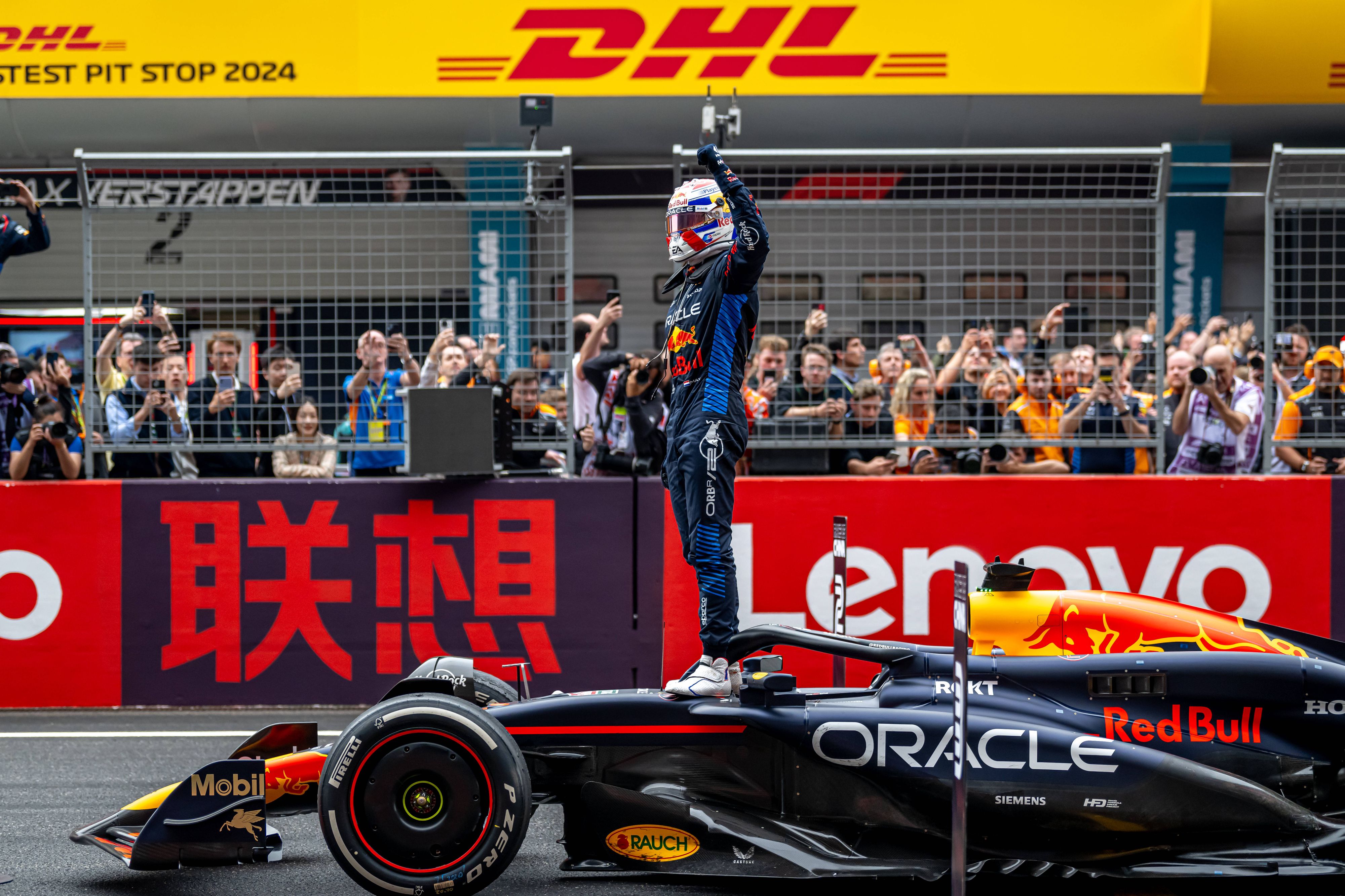 Max Verstappen wird von Mercedes umgarnt.