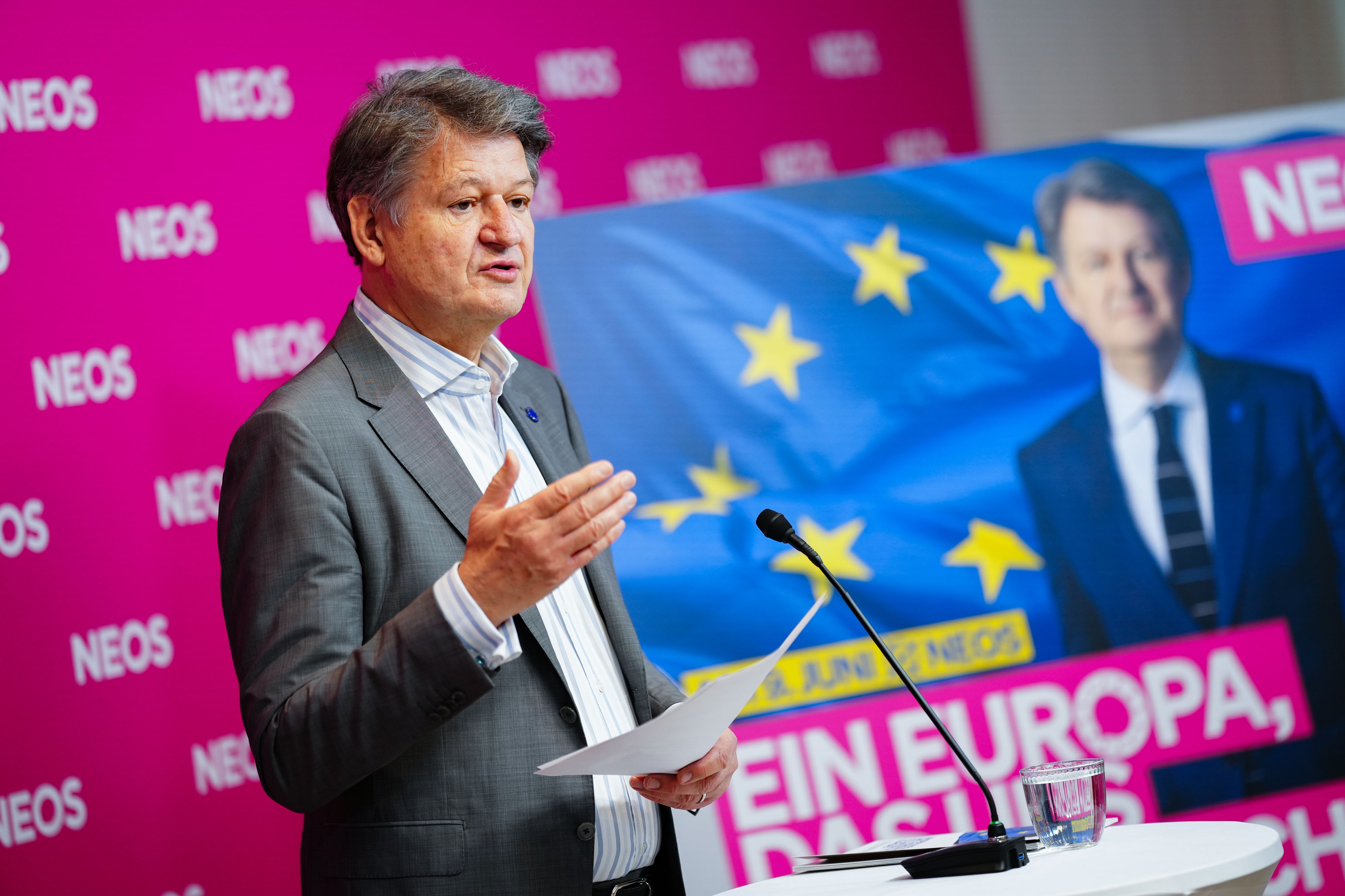 NEOS-Spitzenkandidat Helmut Brandstätter will weitere Schritte zu einer europäischen Armee unternehmen.