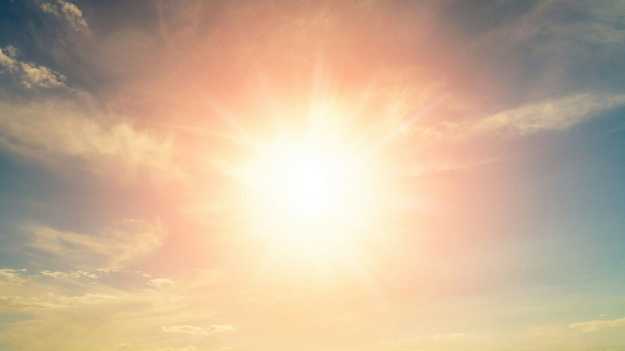 Heute.at - 30 Grad! Heftiger Föhnsturm bringt nun Sommer ins Land