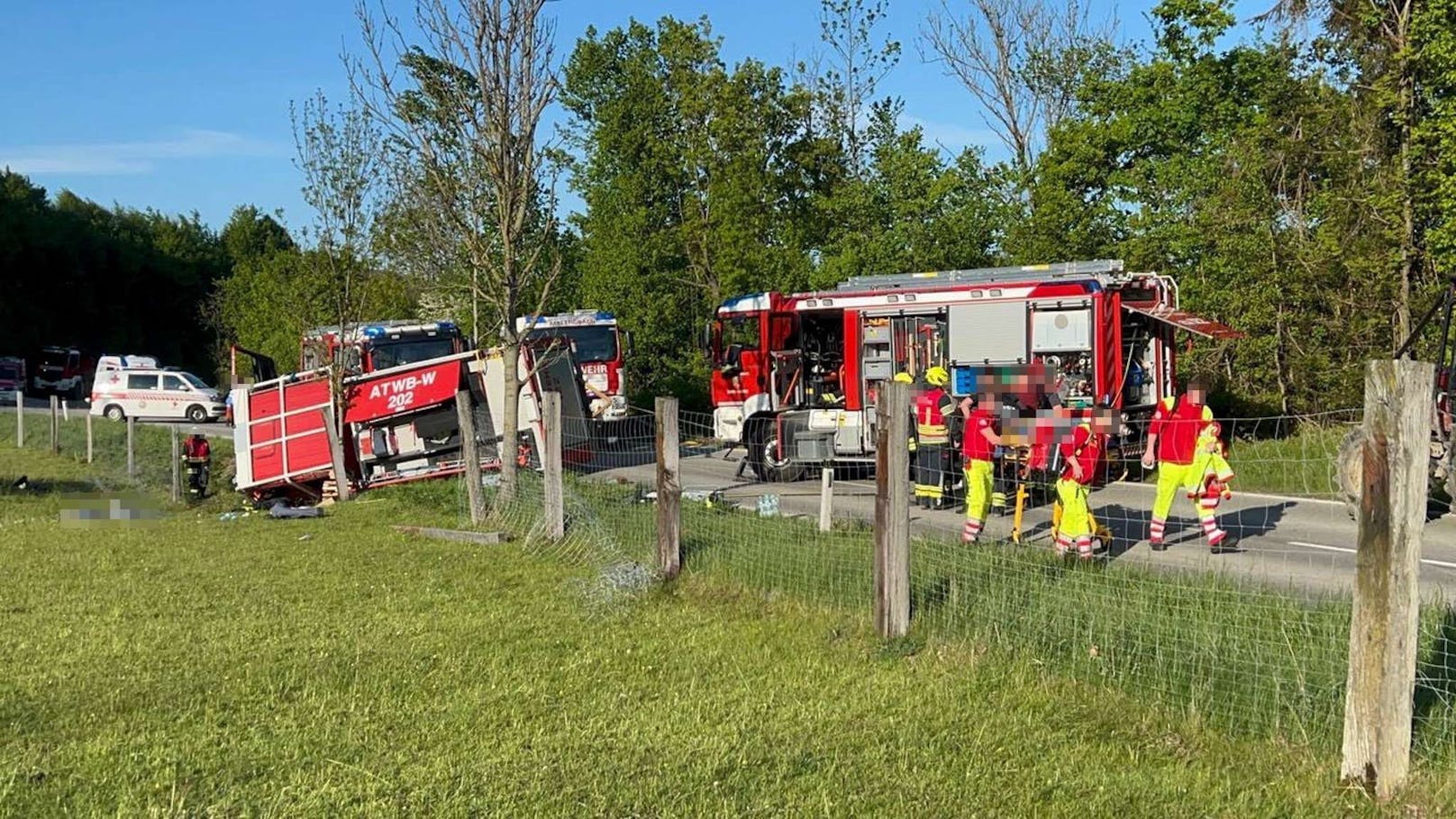 Feuerwehrfahrzeug stürzte um