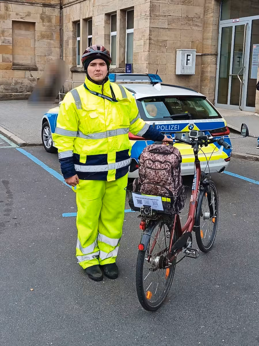 Anzeigenhauptmeister Niclas Matthei (18) wurde in der sächsischen Stadt Bautzen von einem unbekannten Mann attackiert und verletzt. (Symbolbild)
