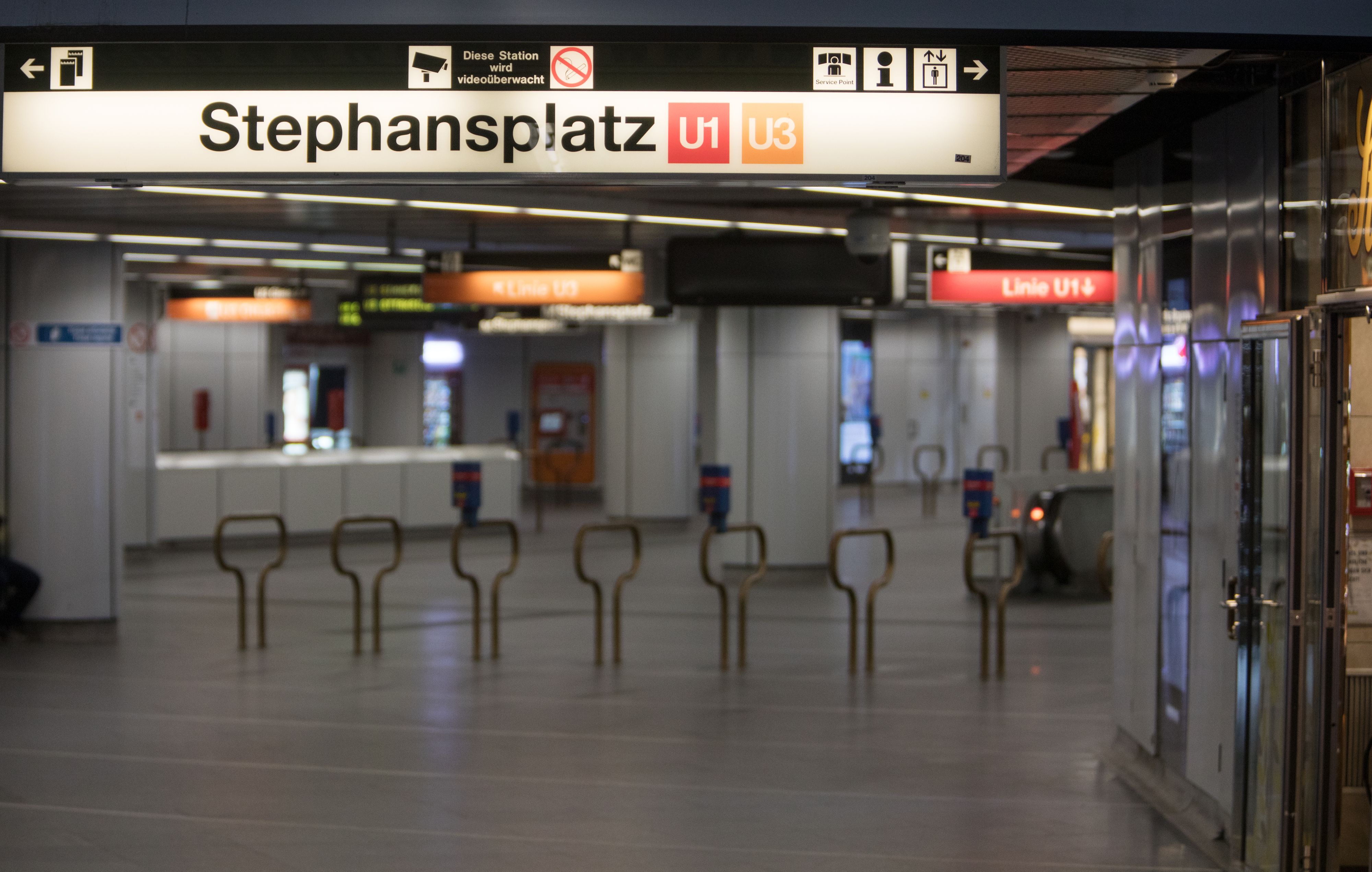 In der U-Bahn-Station Stephansplatz kam es zu einem Streit. Nach dem unbekannten Mann wird intensiv gefahndet.